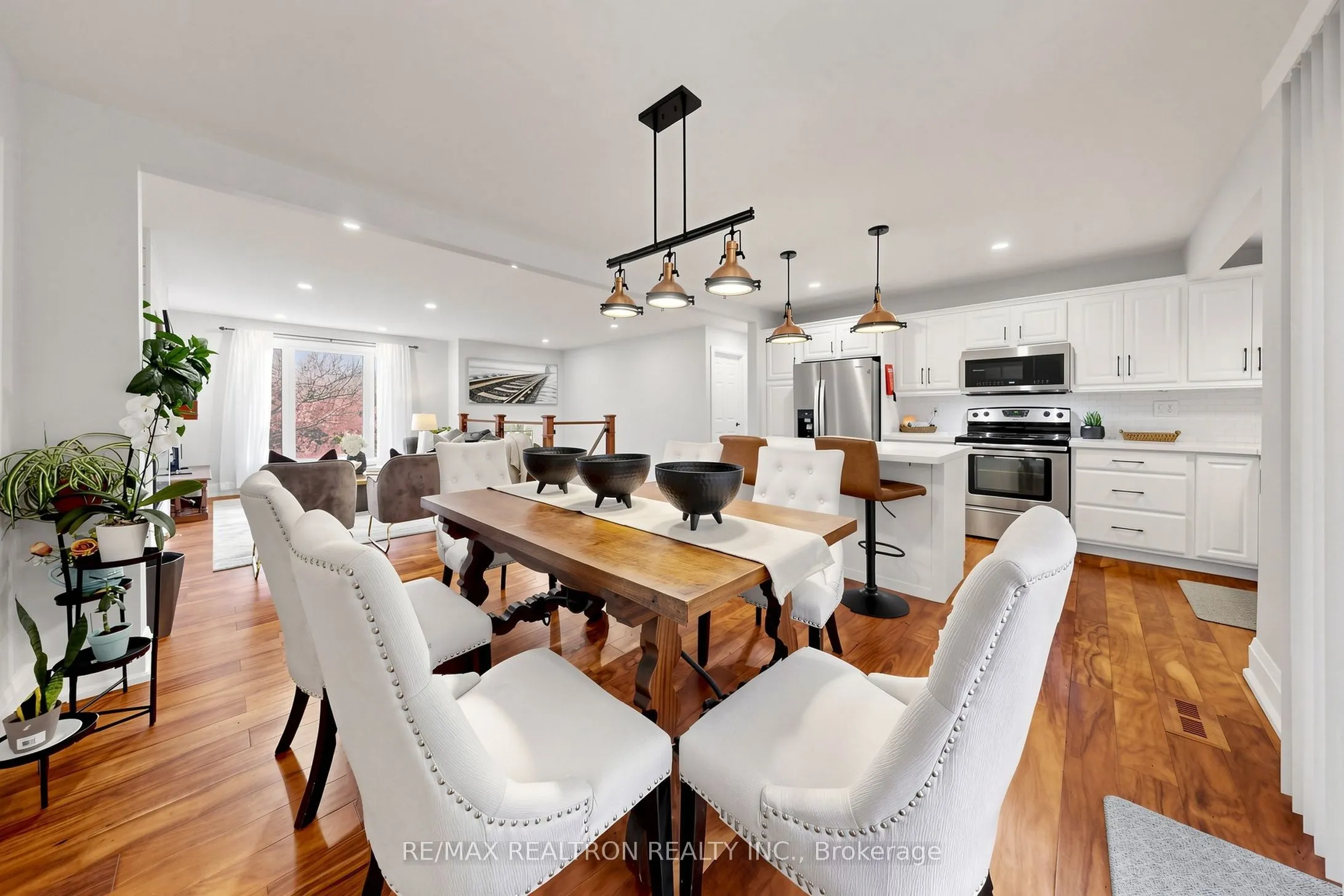 75 Holland River Boulevard