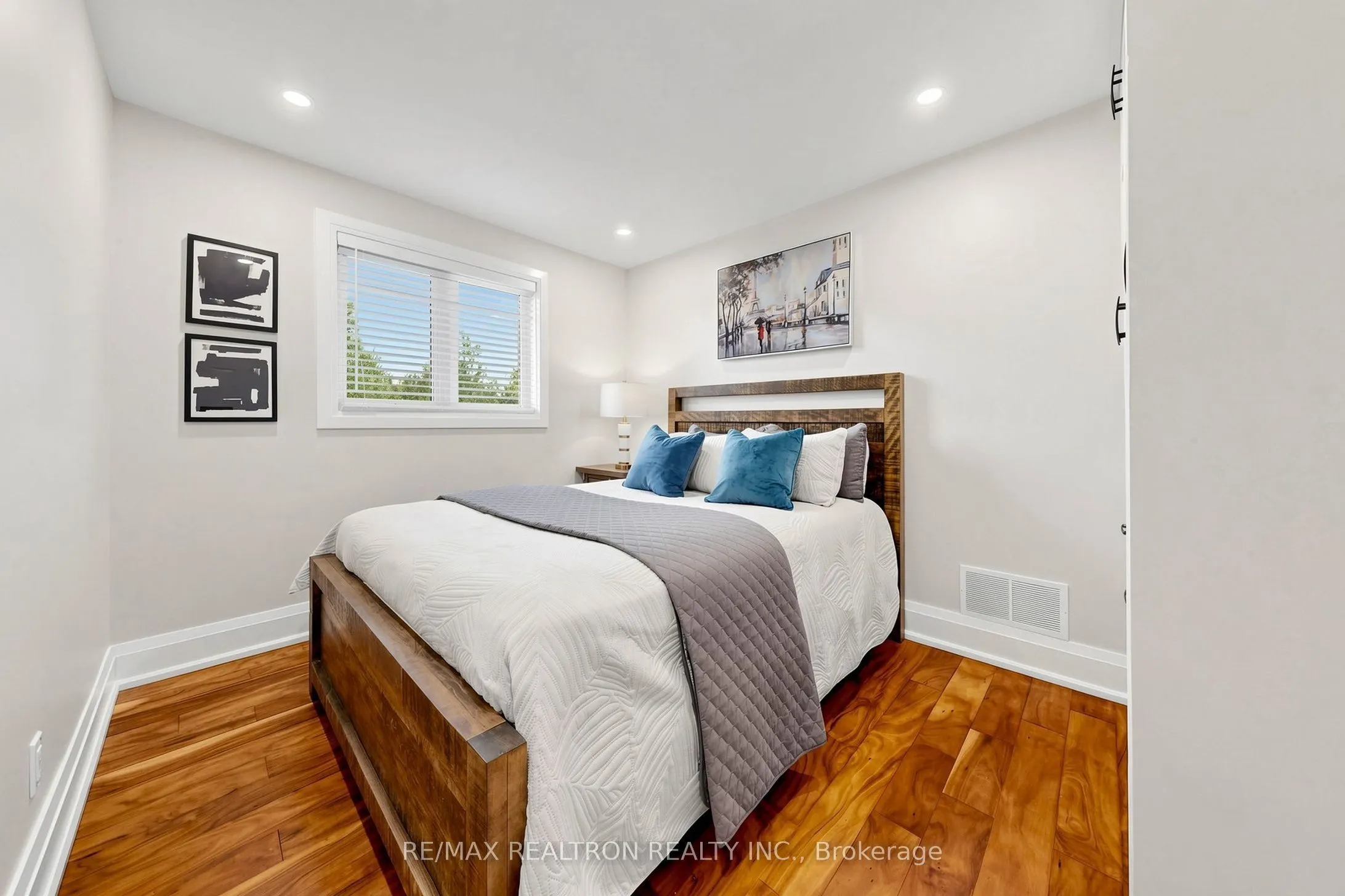 75 Holland River Boulevard