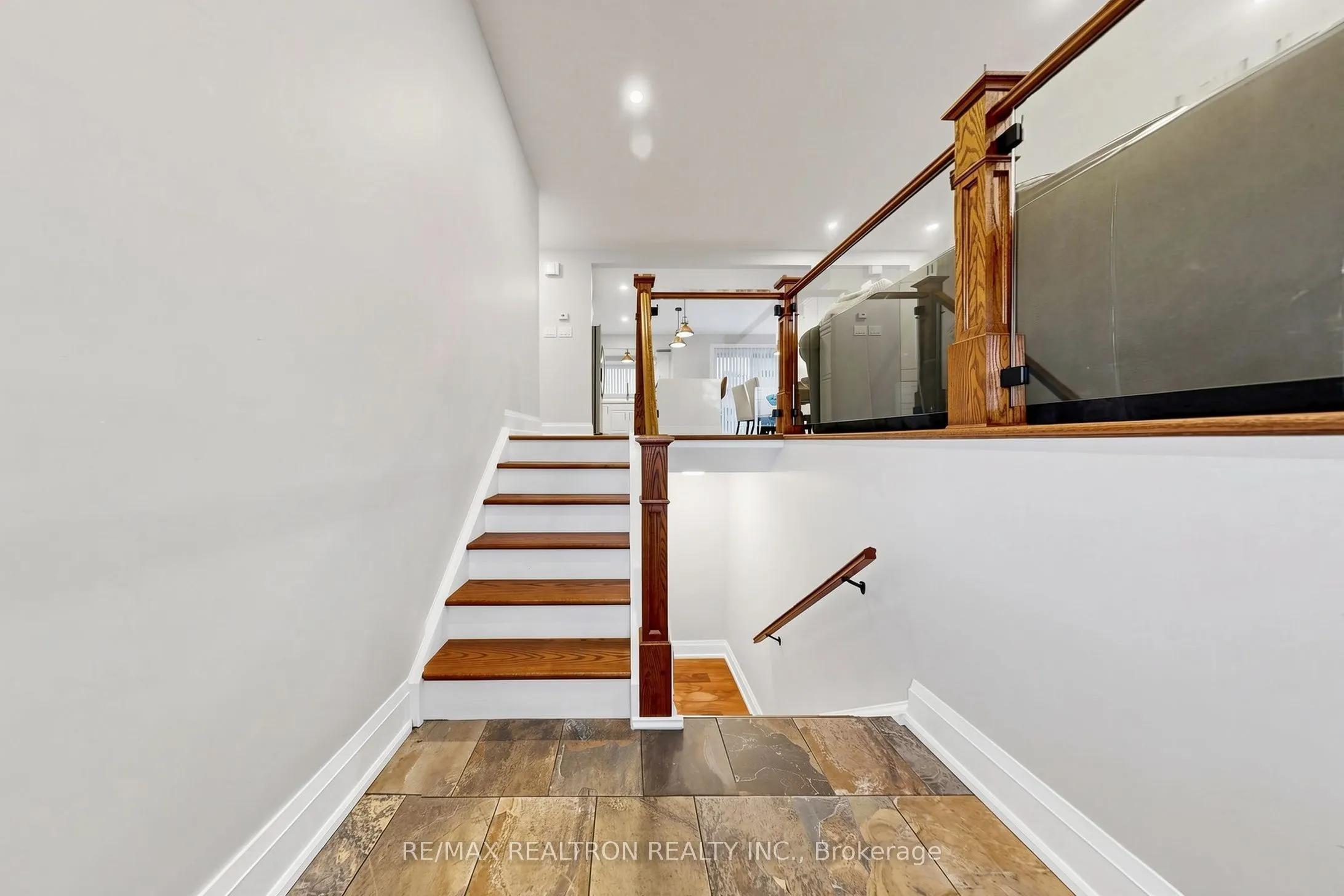 75 Holland River Boulevard