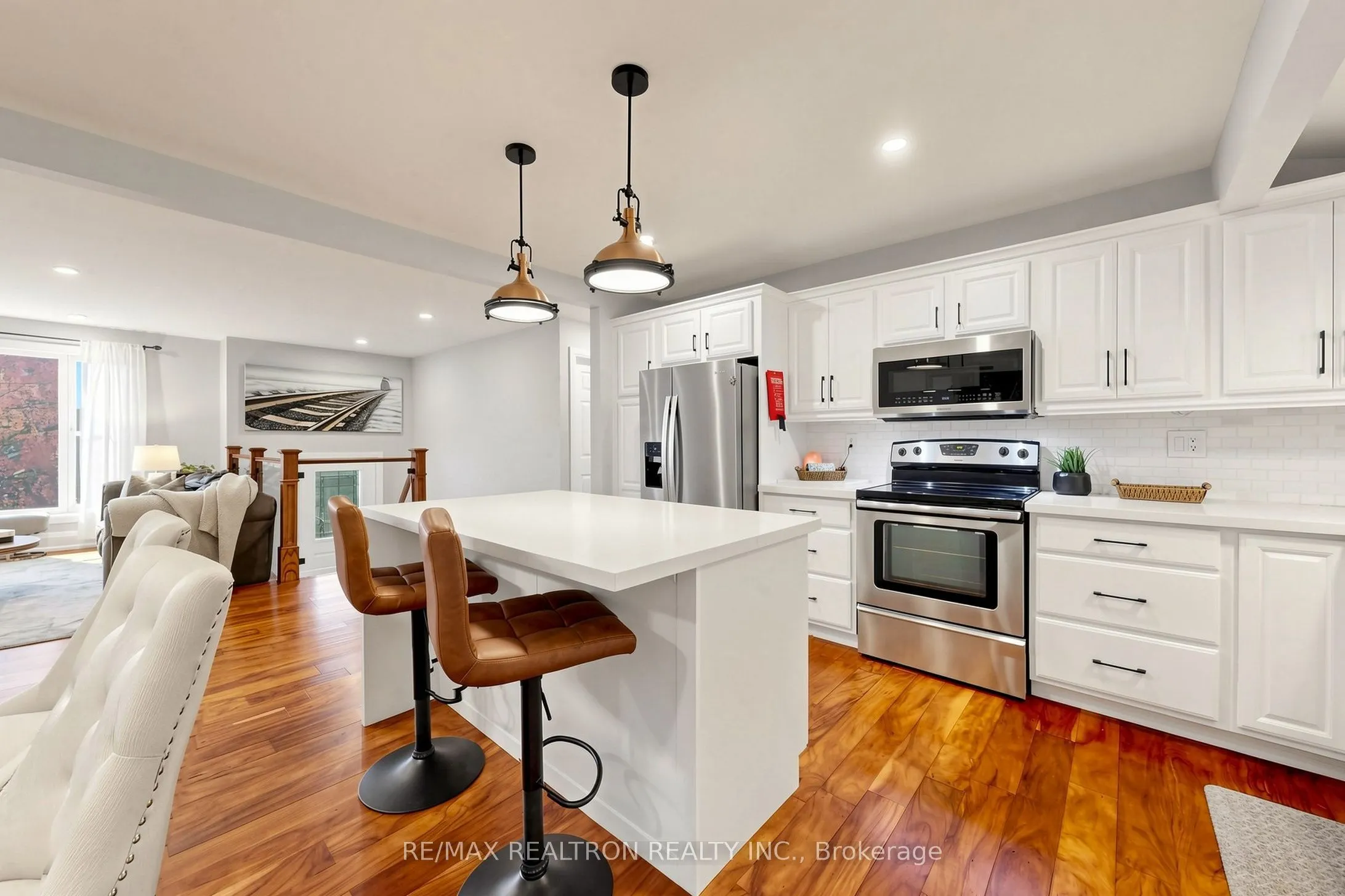 75 Holland River Boulevard