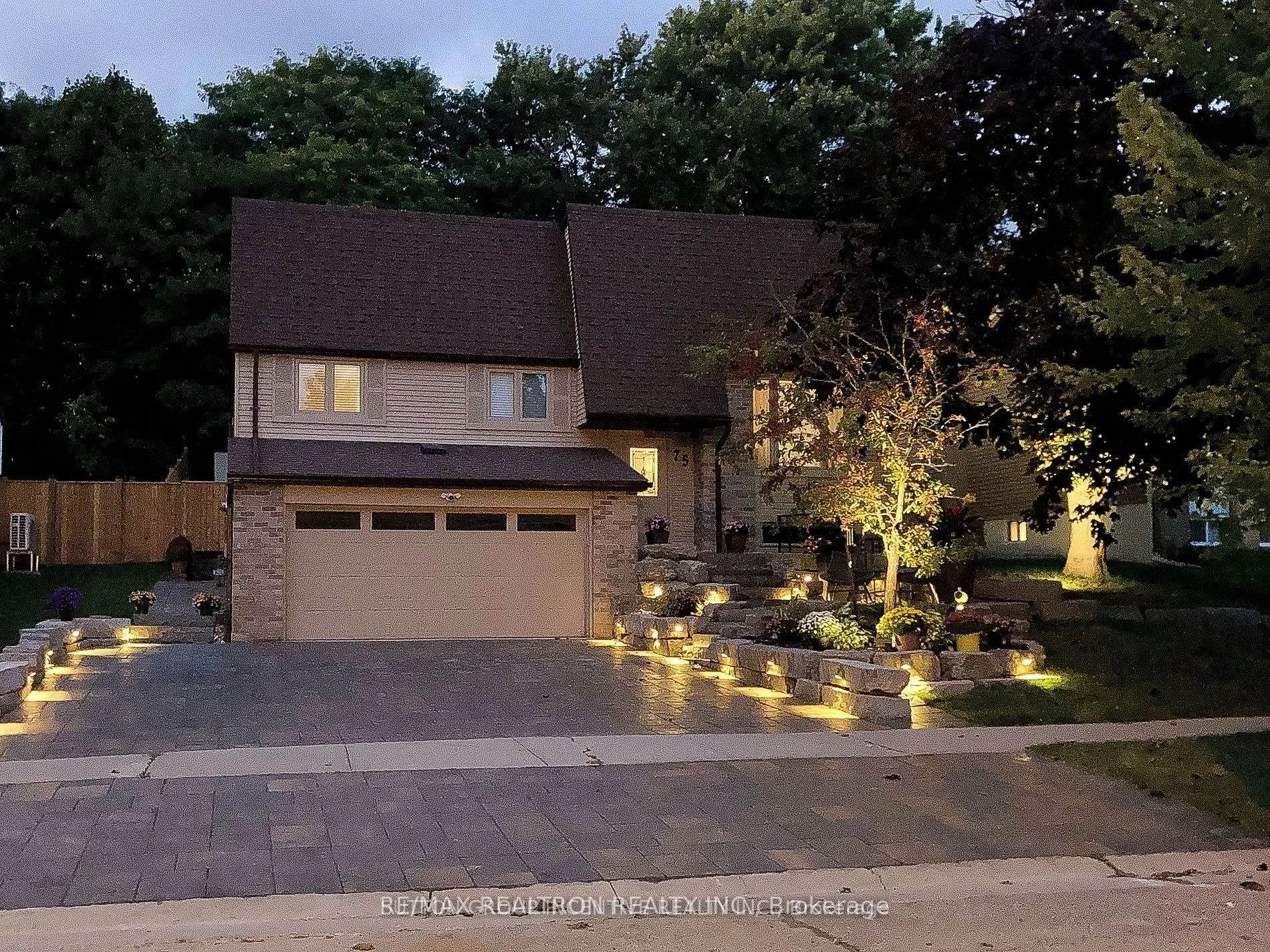 75 Holland River Boulevard