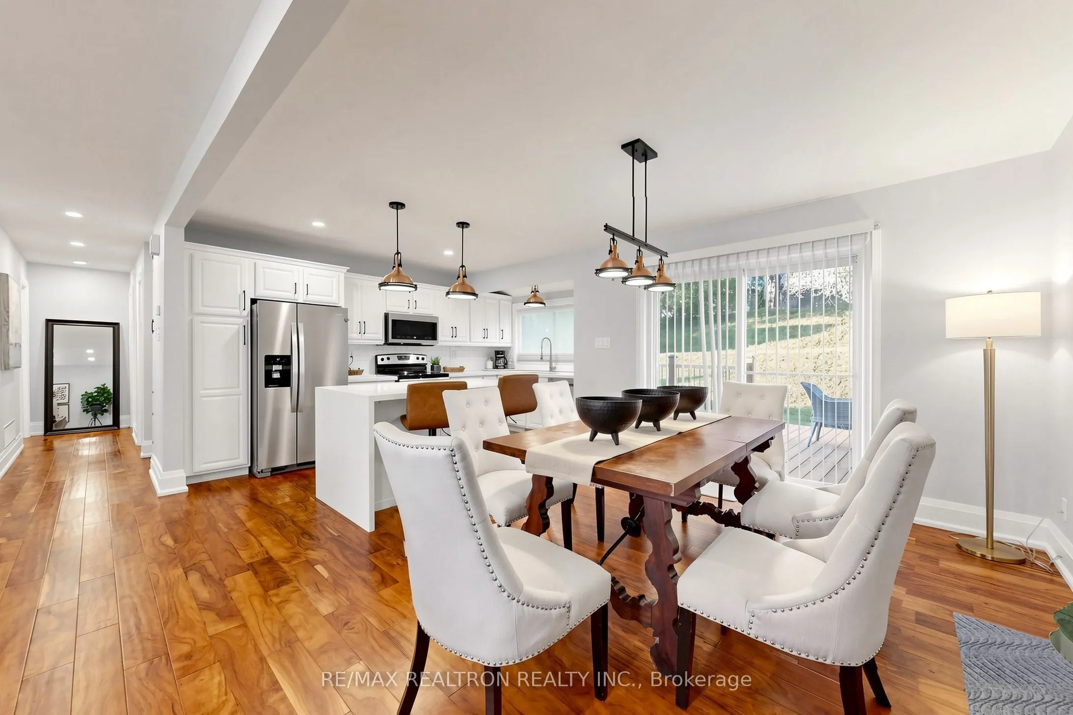 75 Holland River Boulevard
