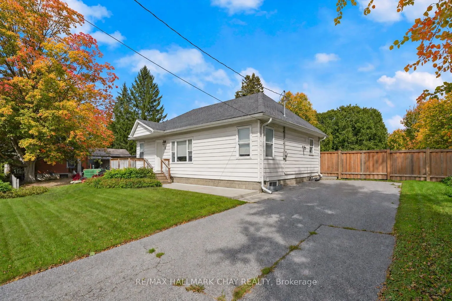 11 King Street S