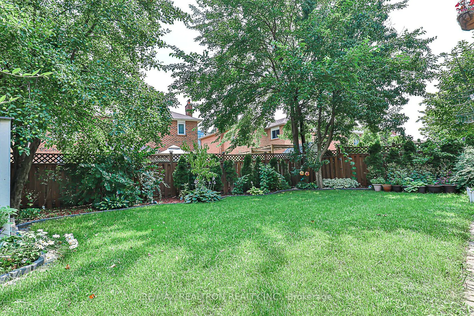 9 Hyde Park Drive
