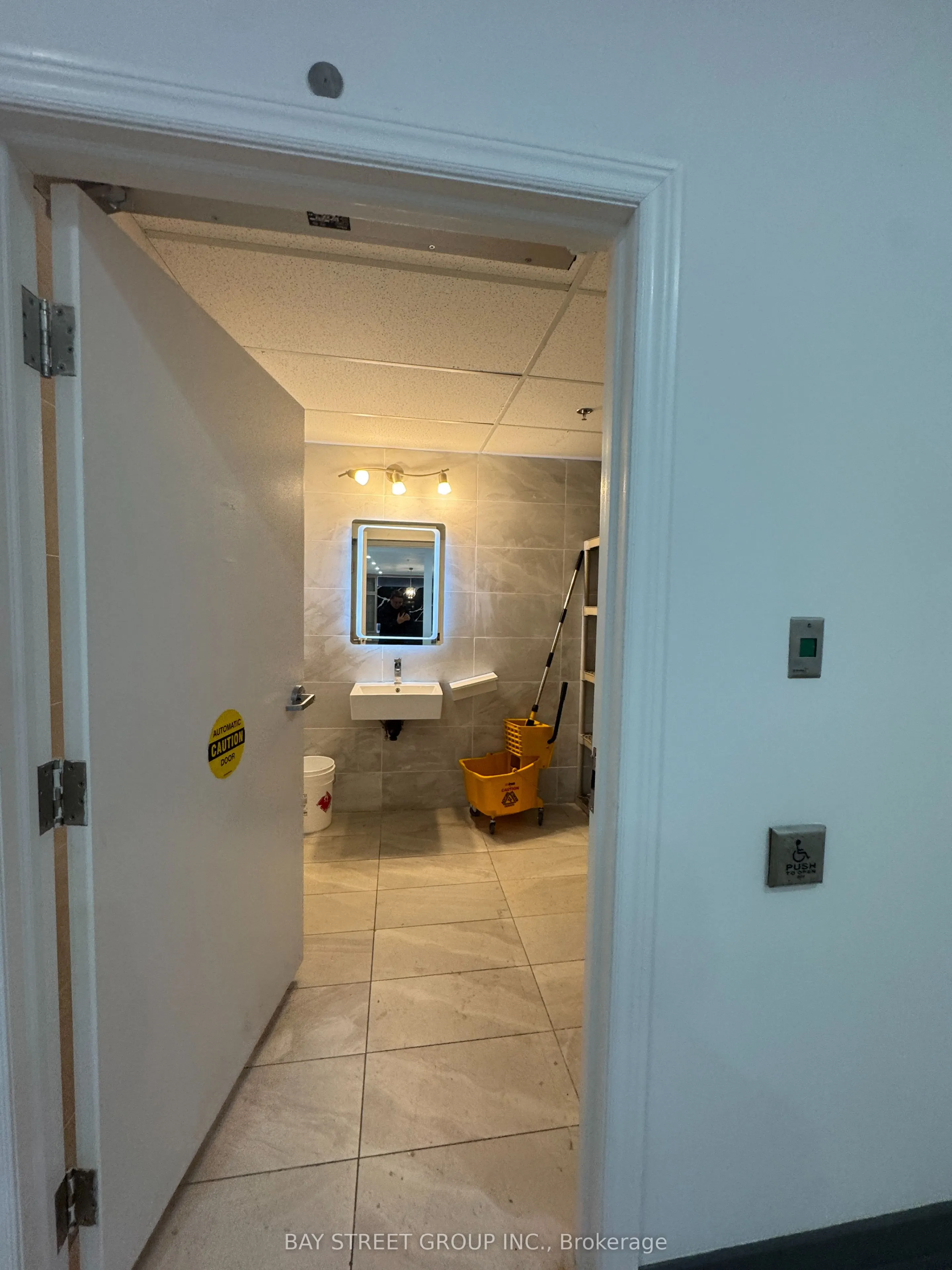 85-87 Steelcase Road E