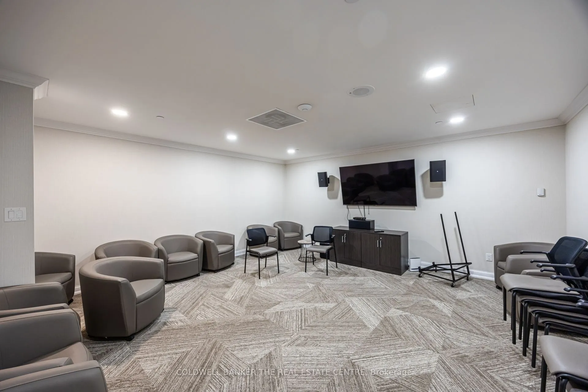 32 Clarissa Drive #Ph22