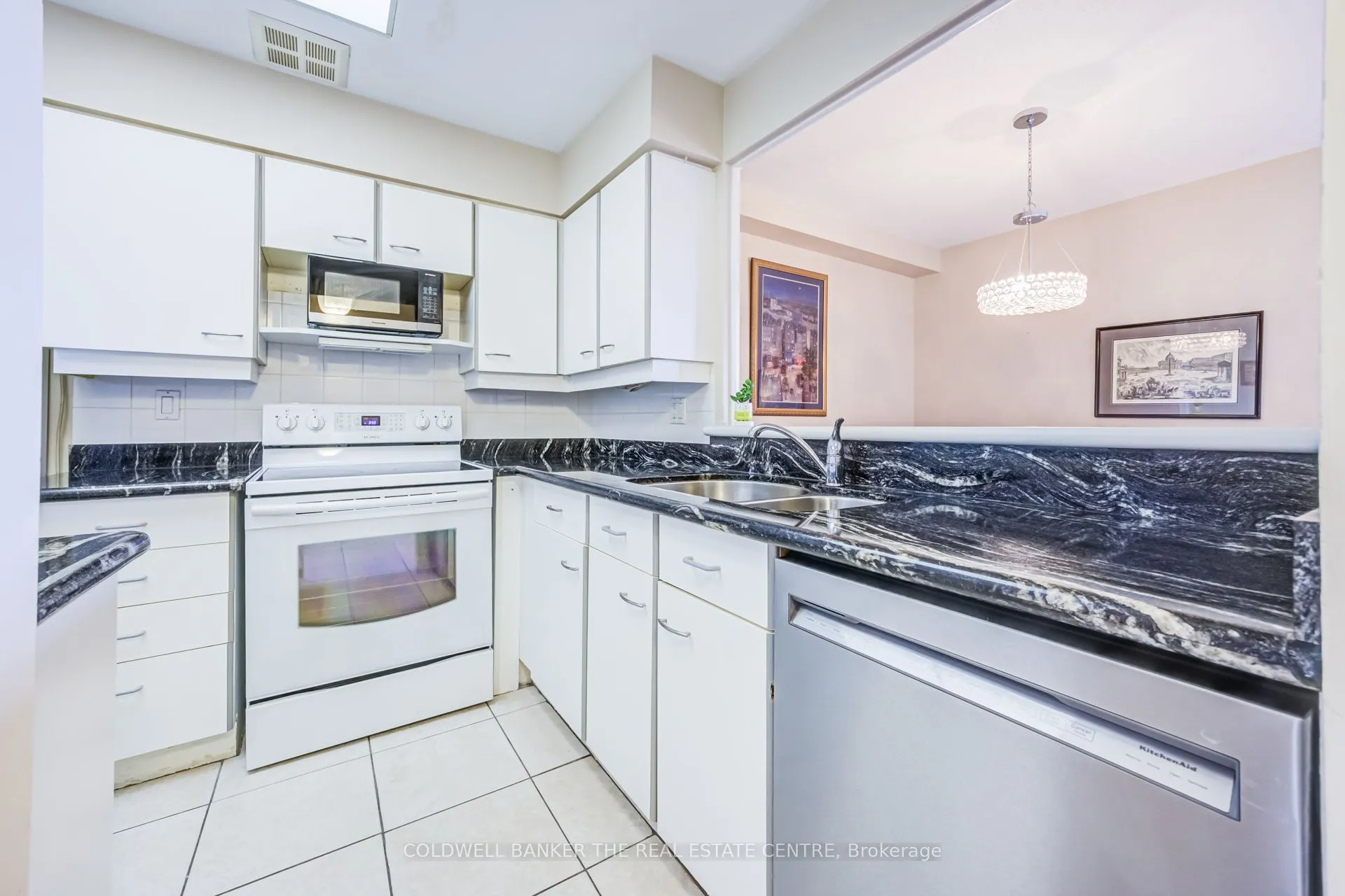 32 Clarissa Drive #Ph22