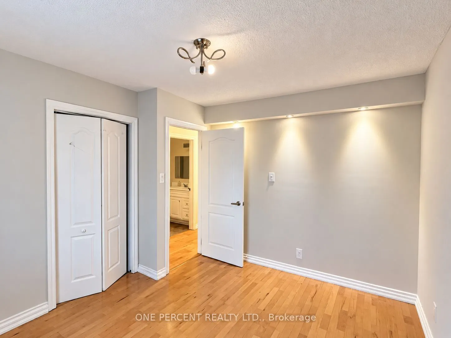 526 Highland Crescent