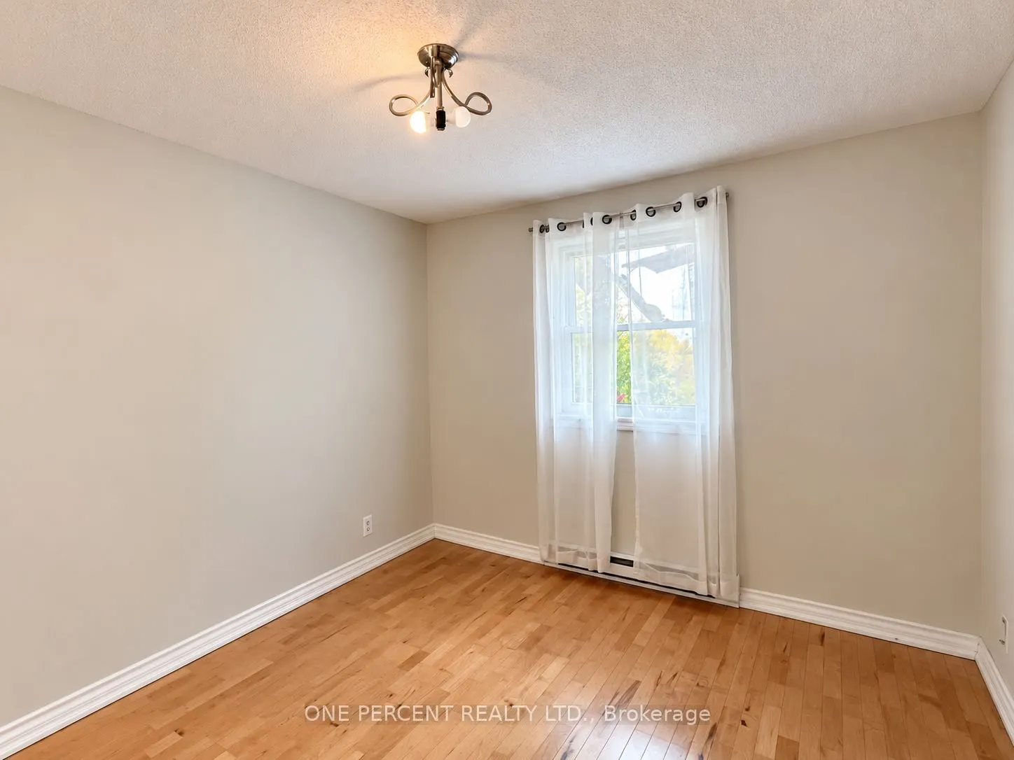 526 Highland Crescent