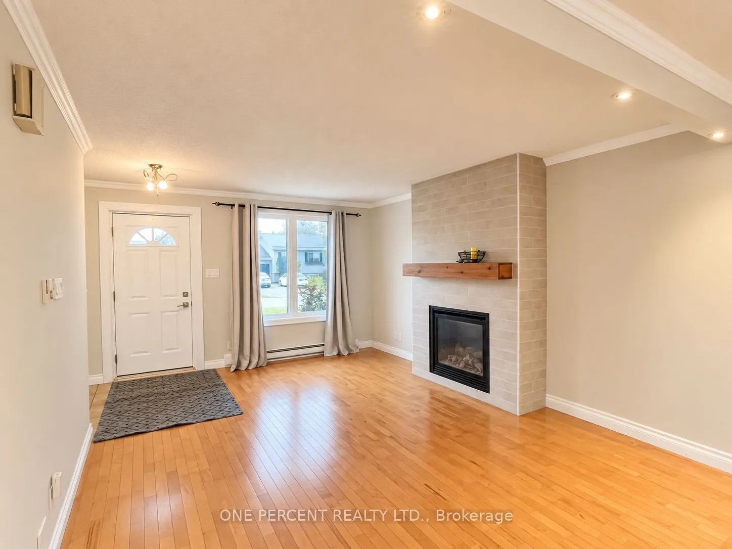 526 Highland Crescent
