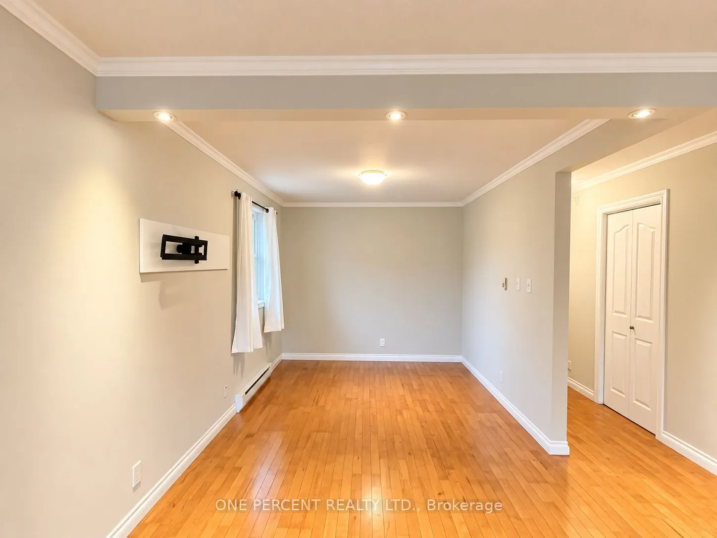 526 Highland Crescent