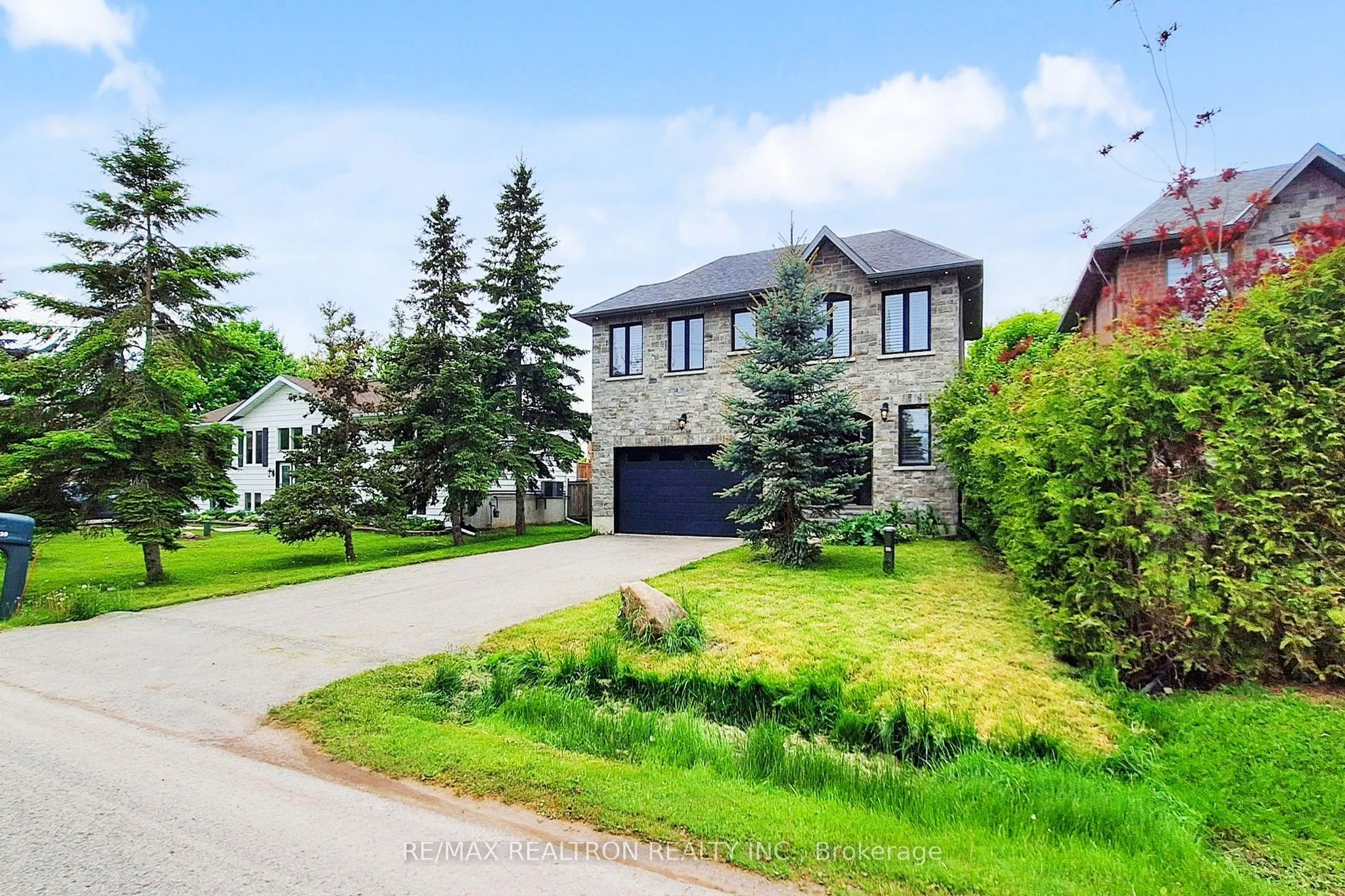 530 Duclos Point Road W