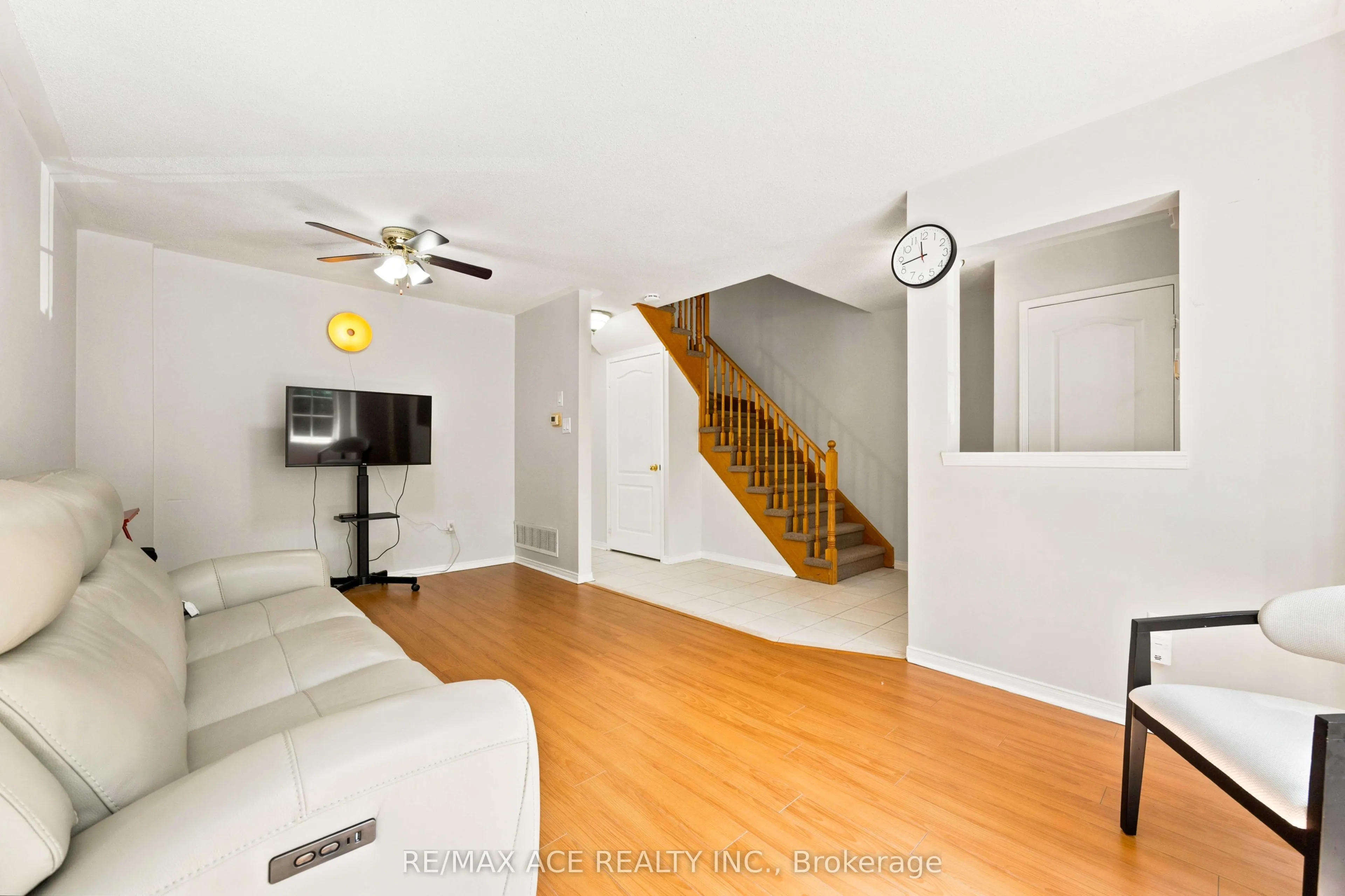 16 White's Hill Avenue