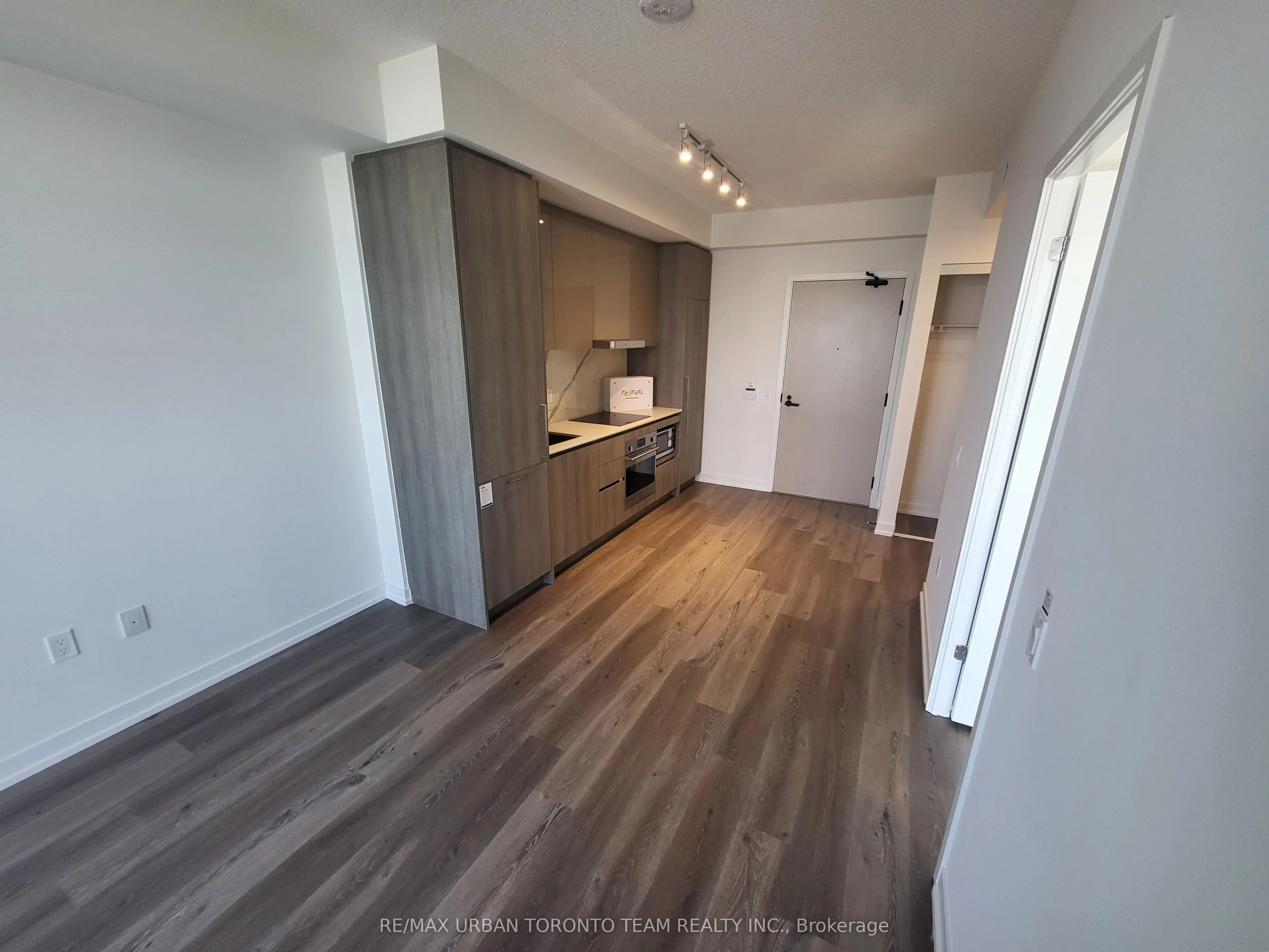 225 Commerce St Street #5910
