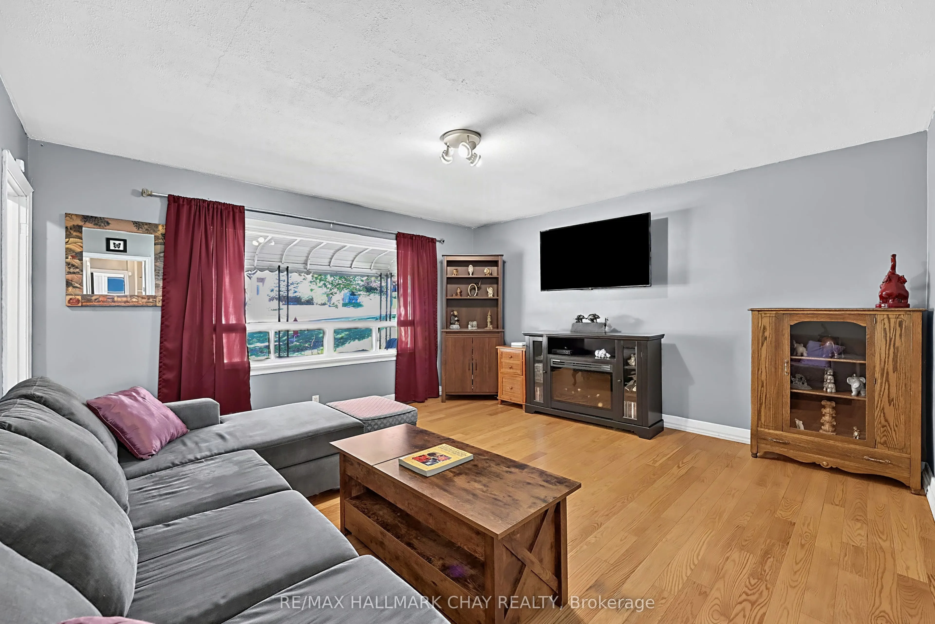 90 Roxborough Road