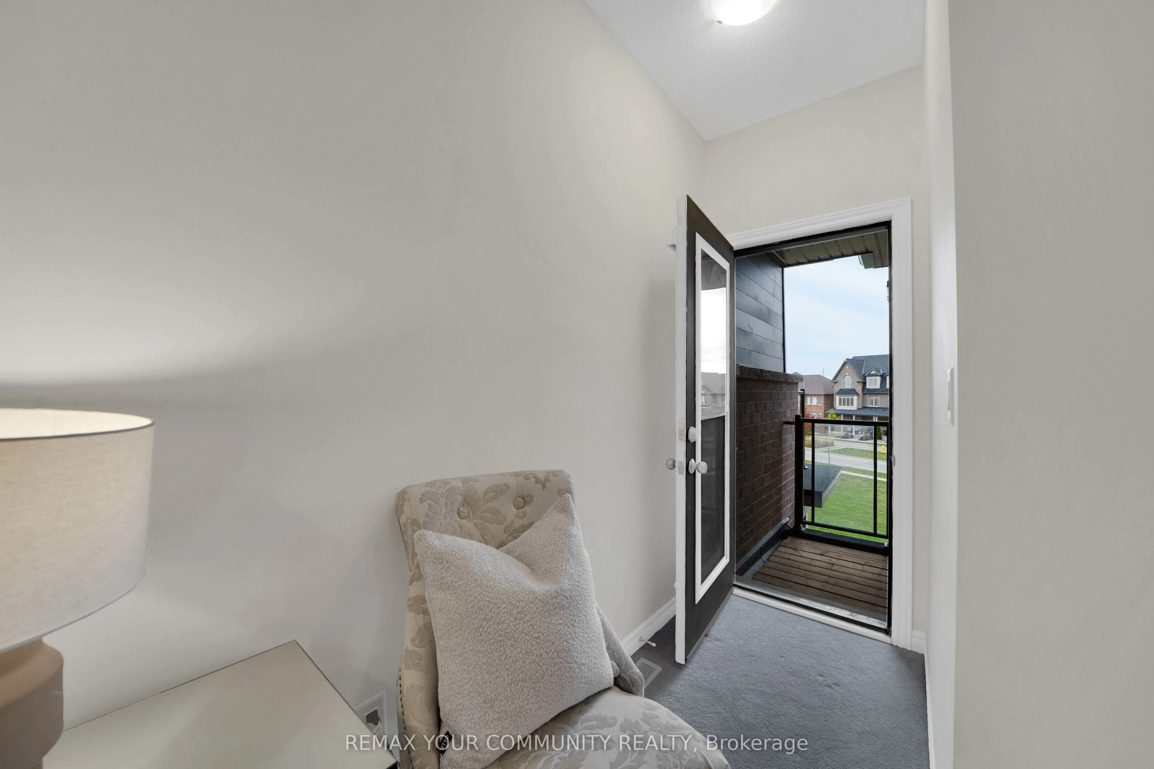 104 Holyrood Crescent