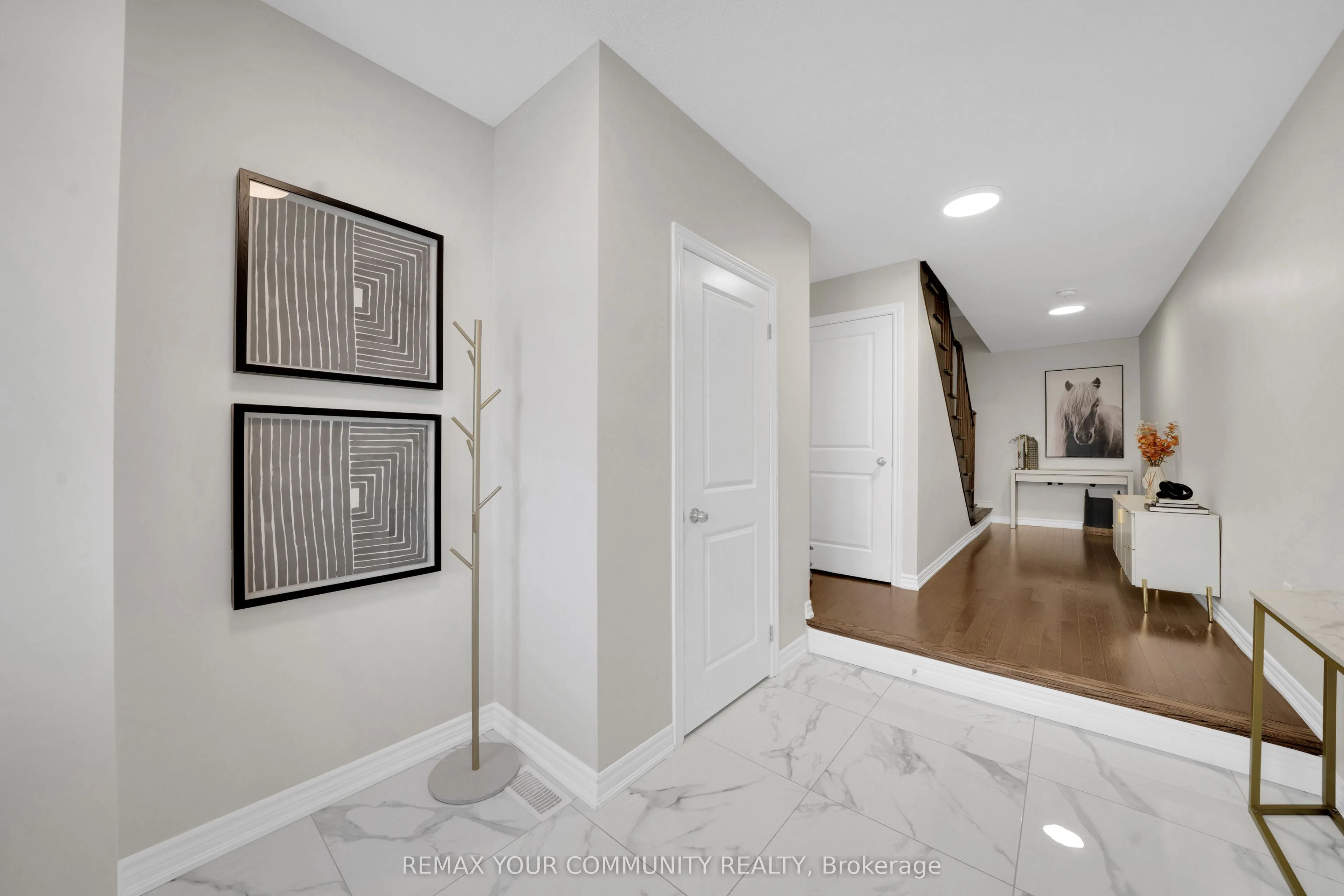 104 Holyrood Crescent