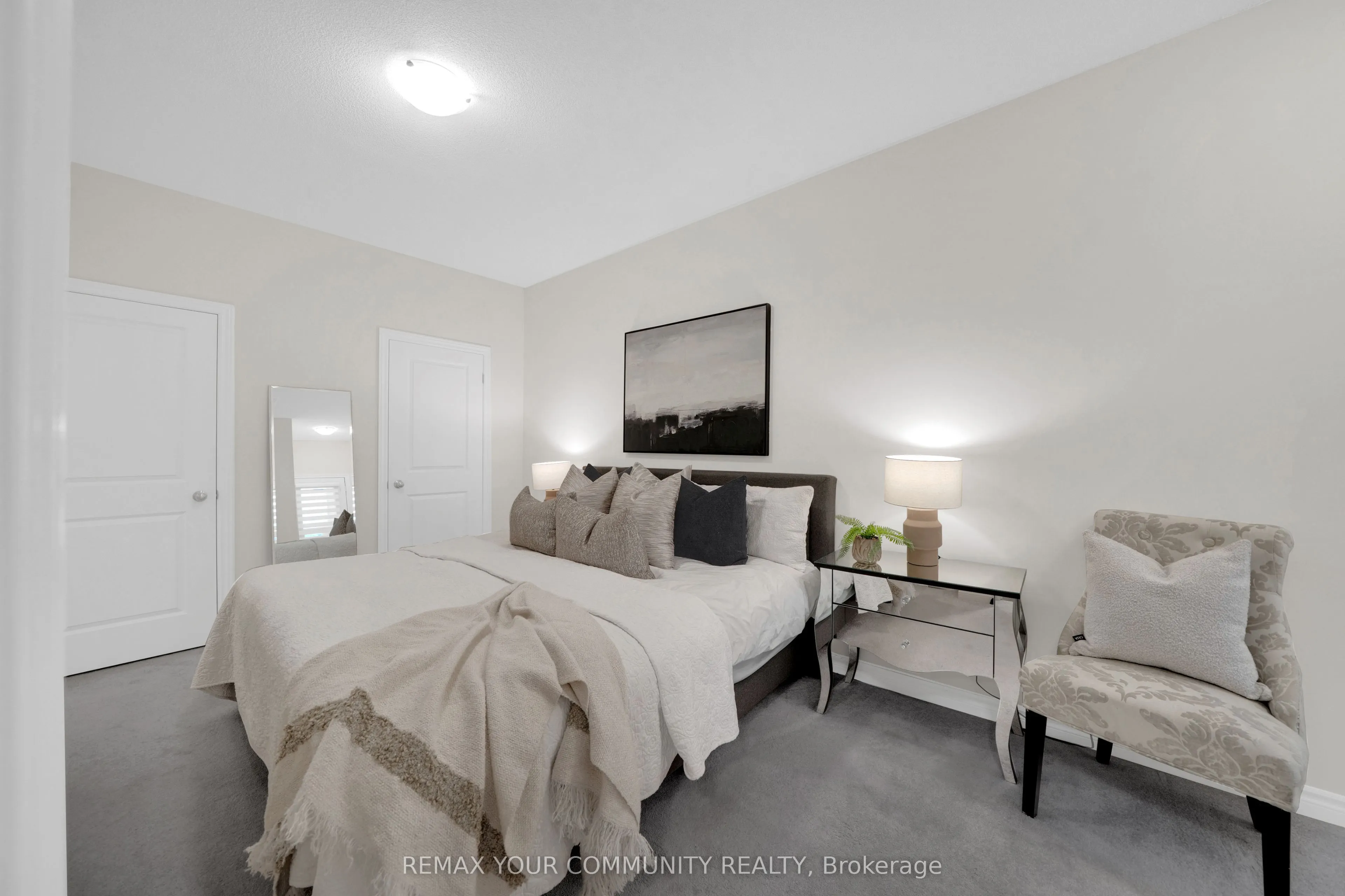 104 Holyrood Crescent