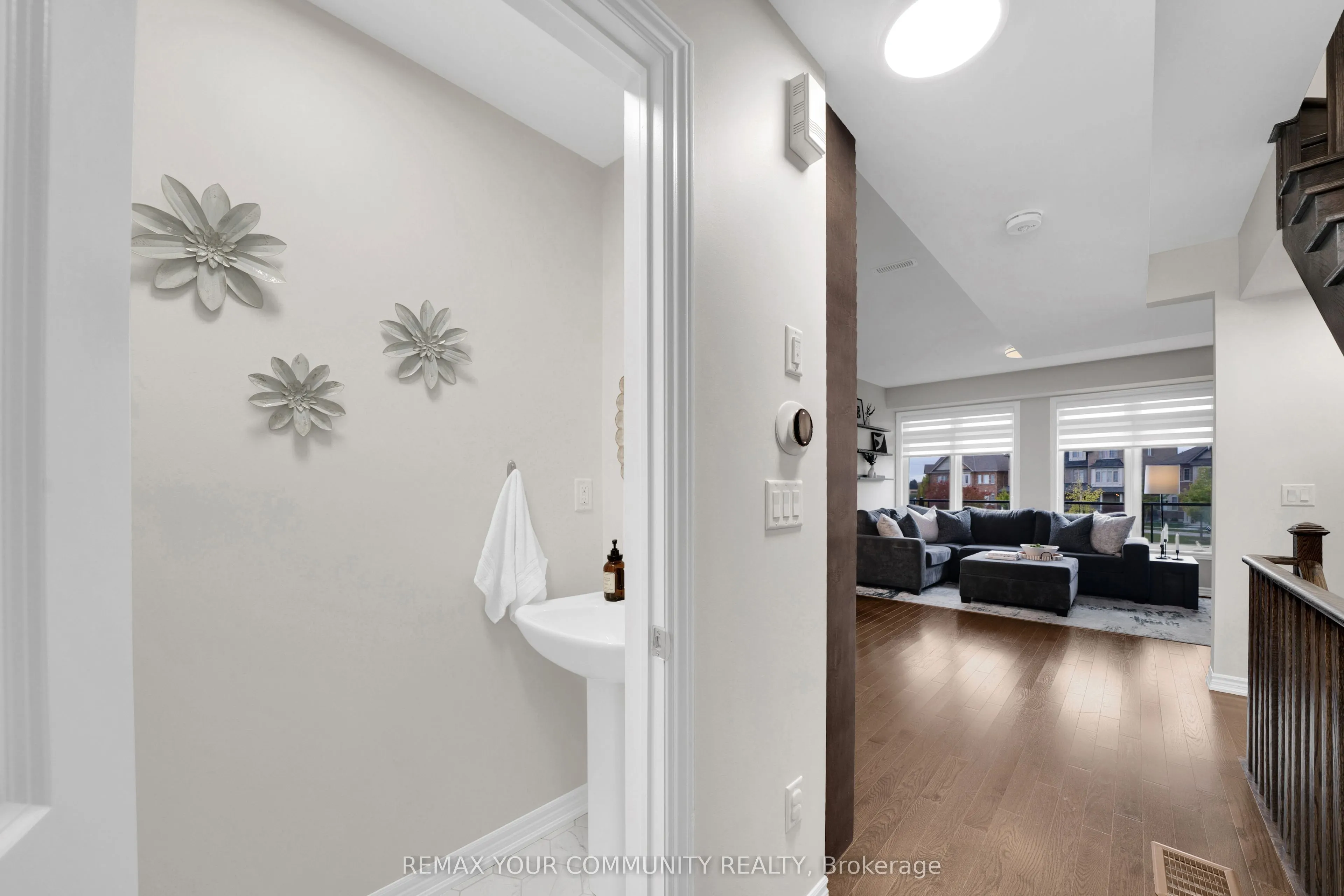 104 Holyrood Crescent