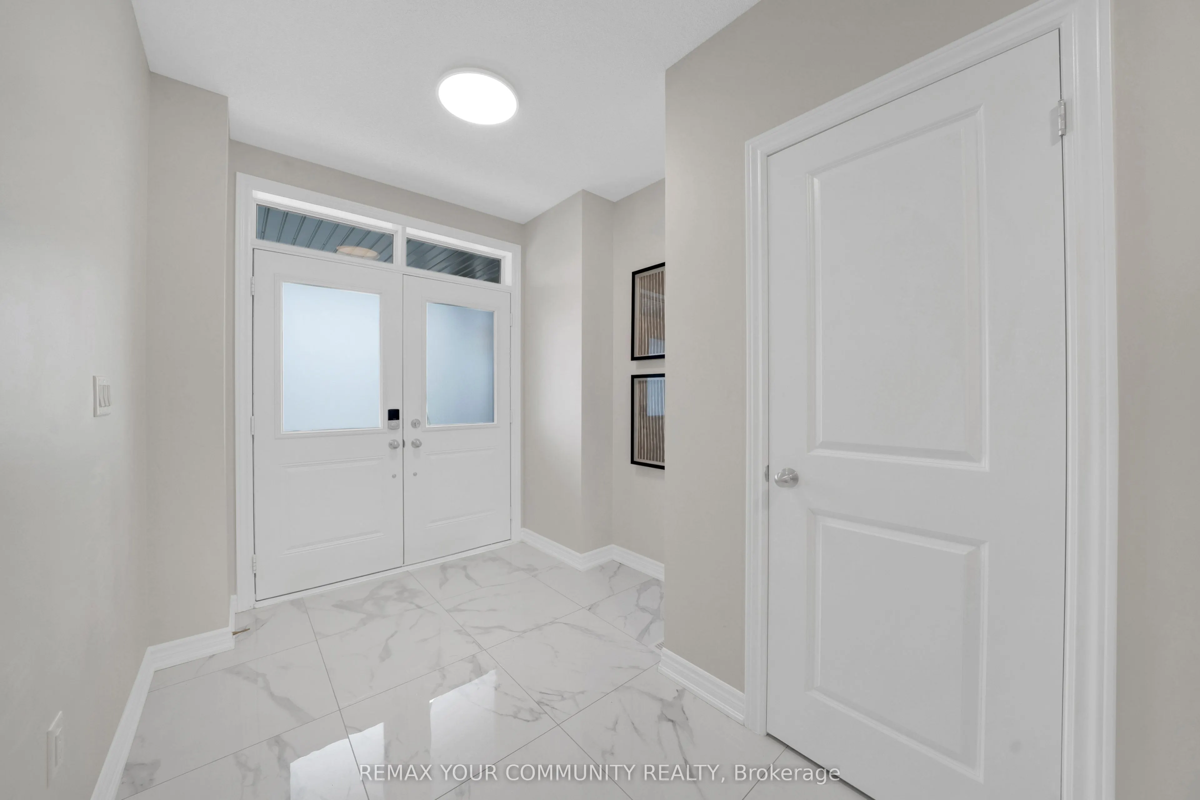 104 Holyrood Crescent
