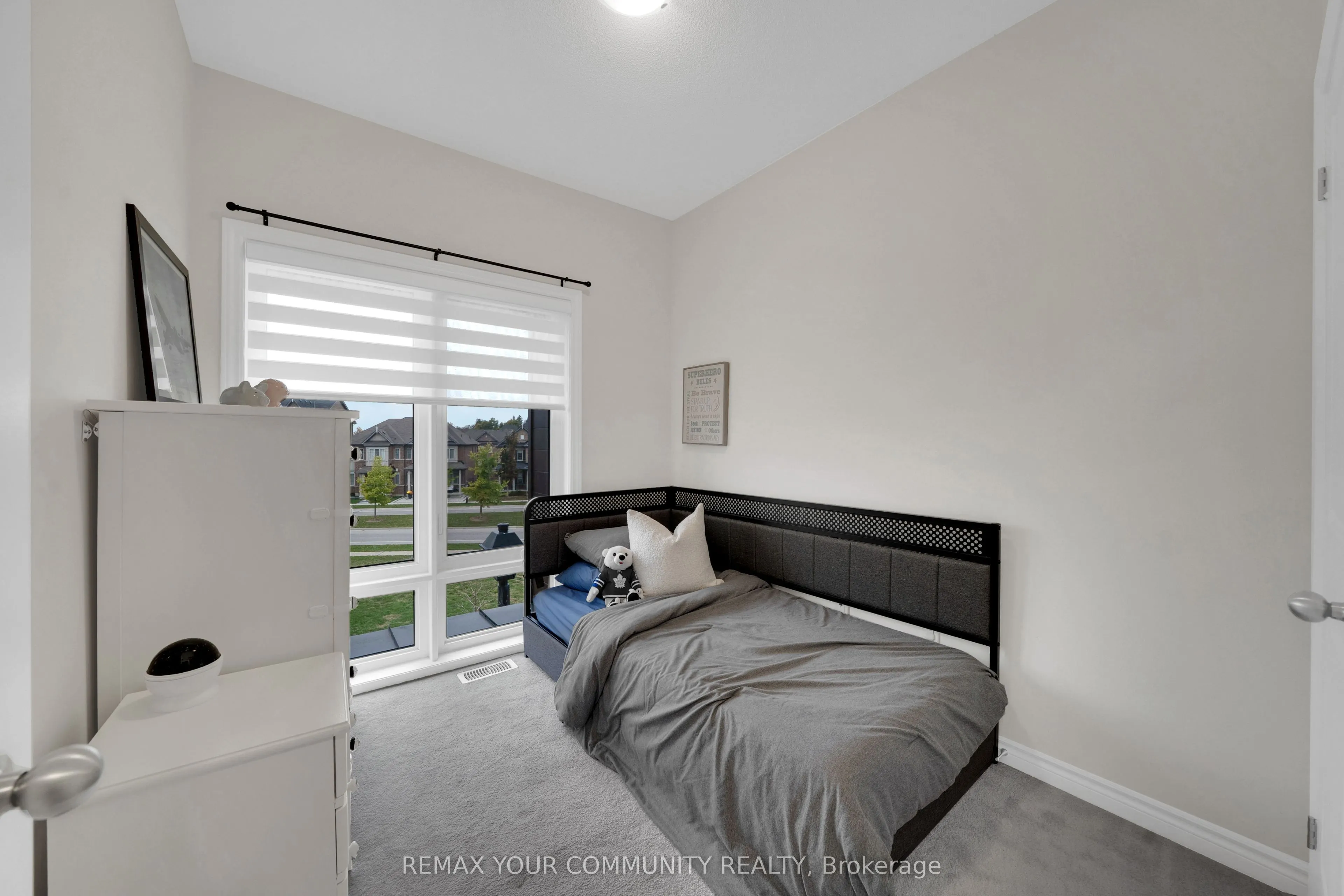104 Holyrood Crescent