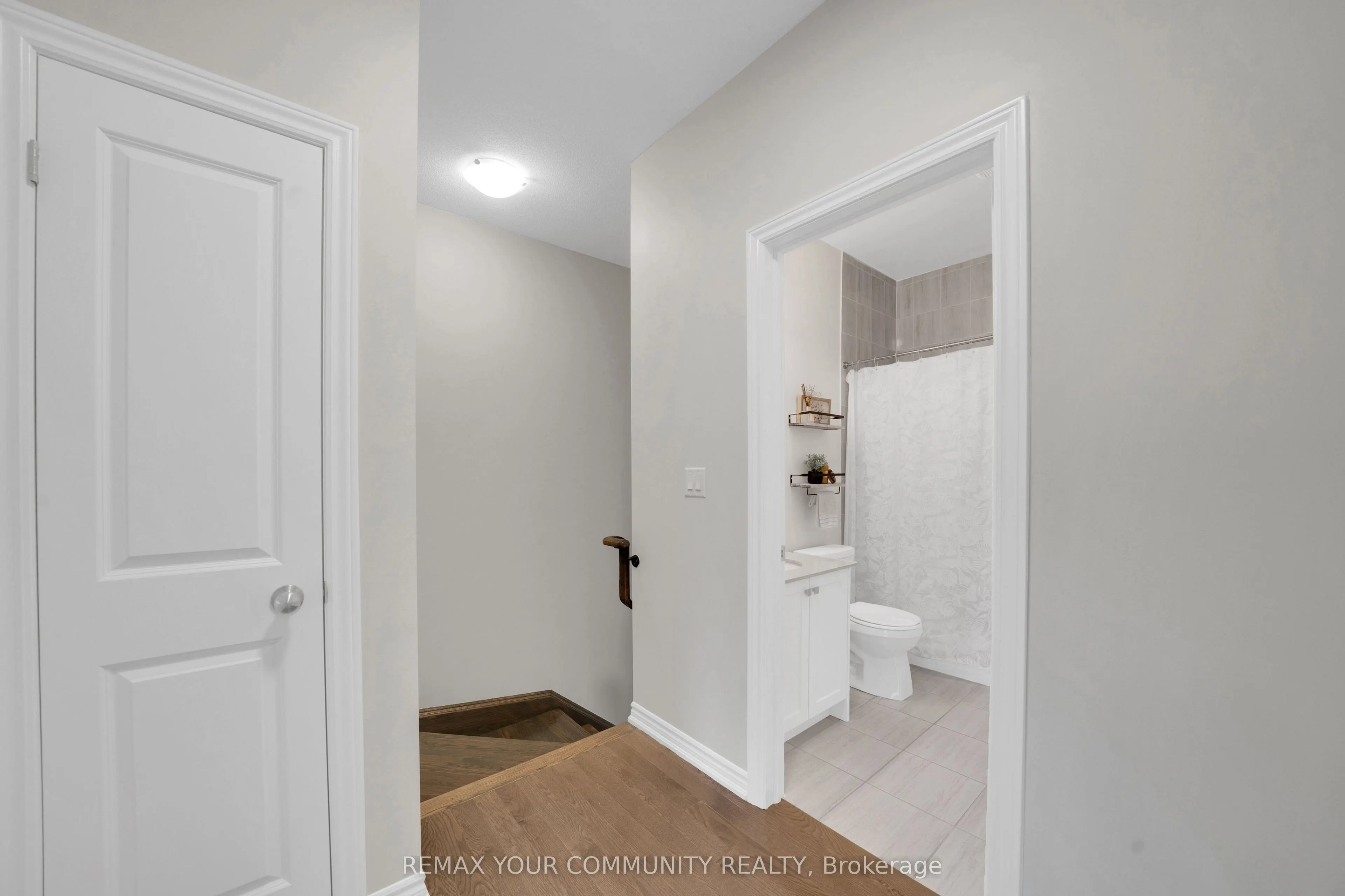 104 Holyrood Crescent