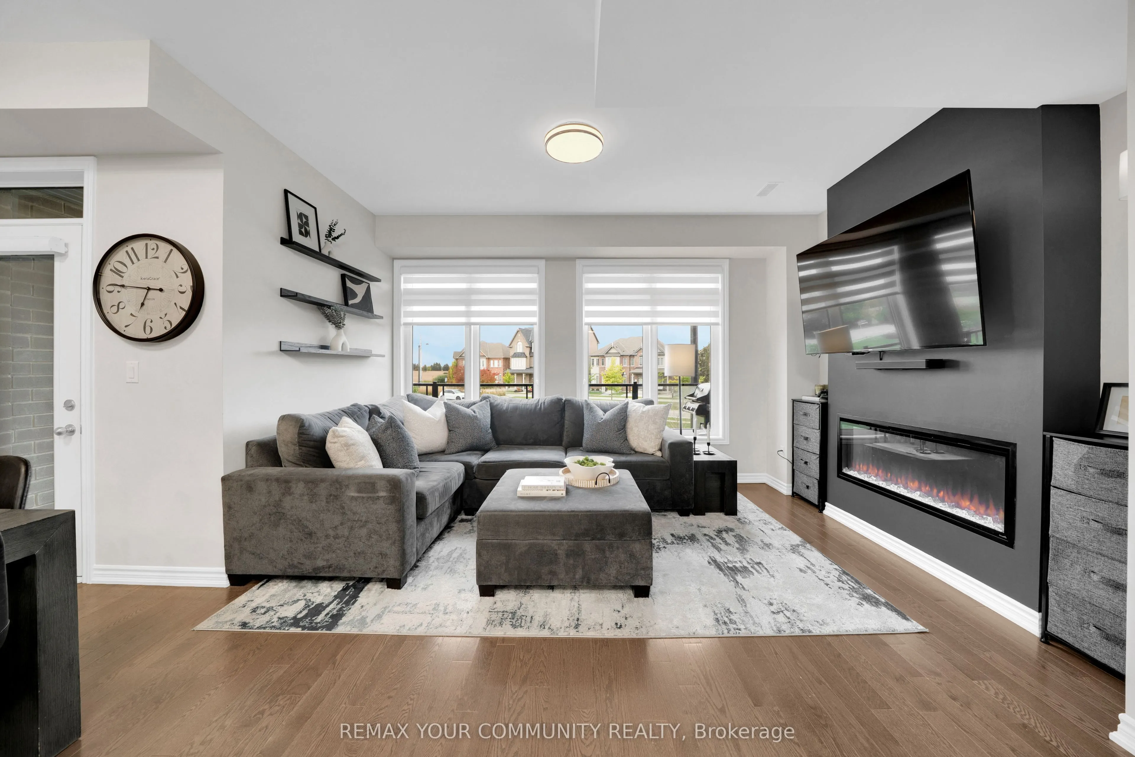 104 Holyrood Crescent