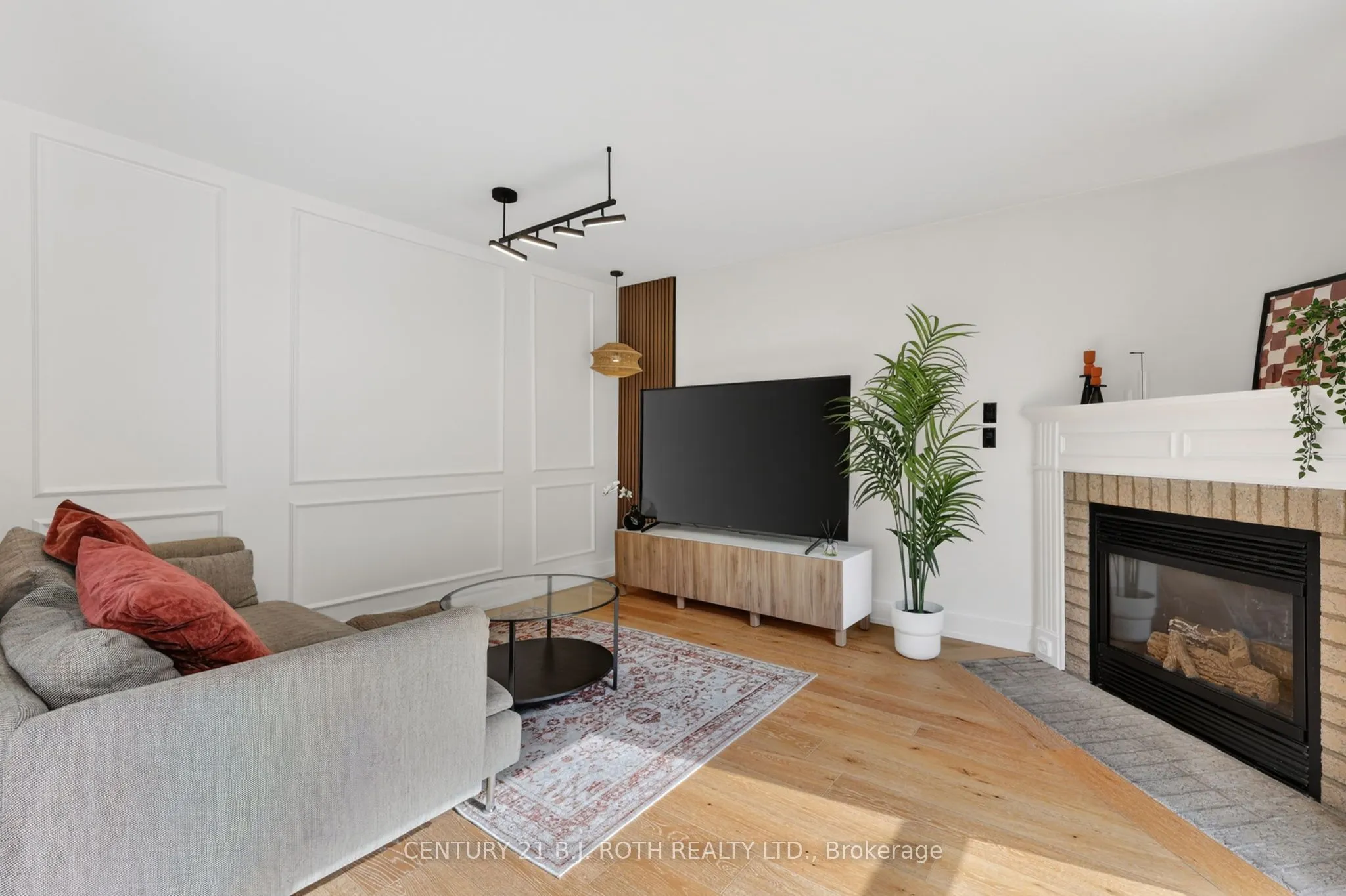1077 CORRIE Street