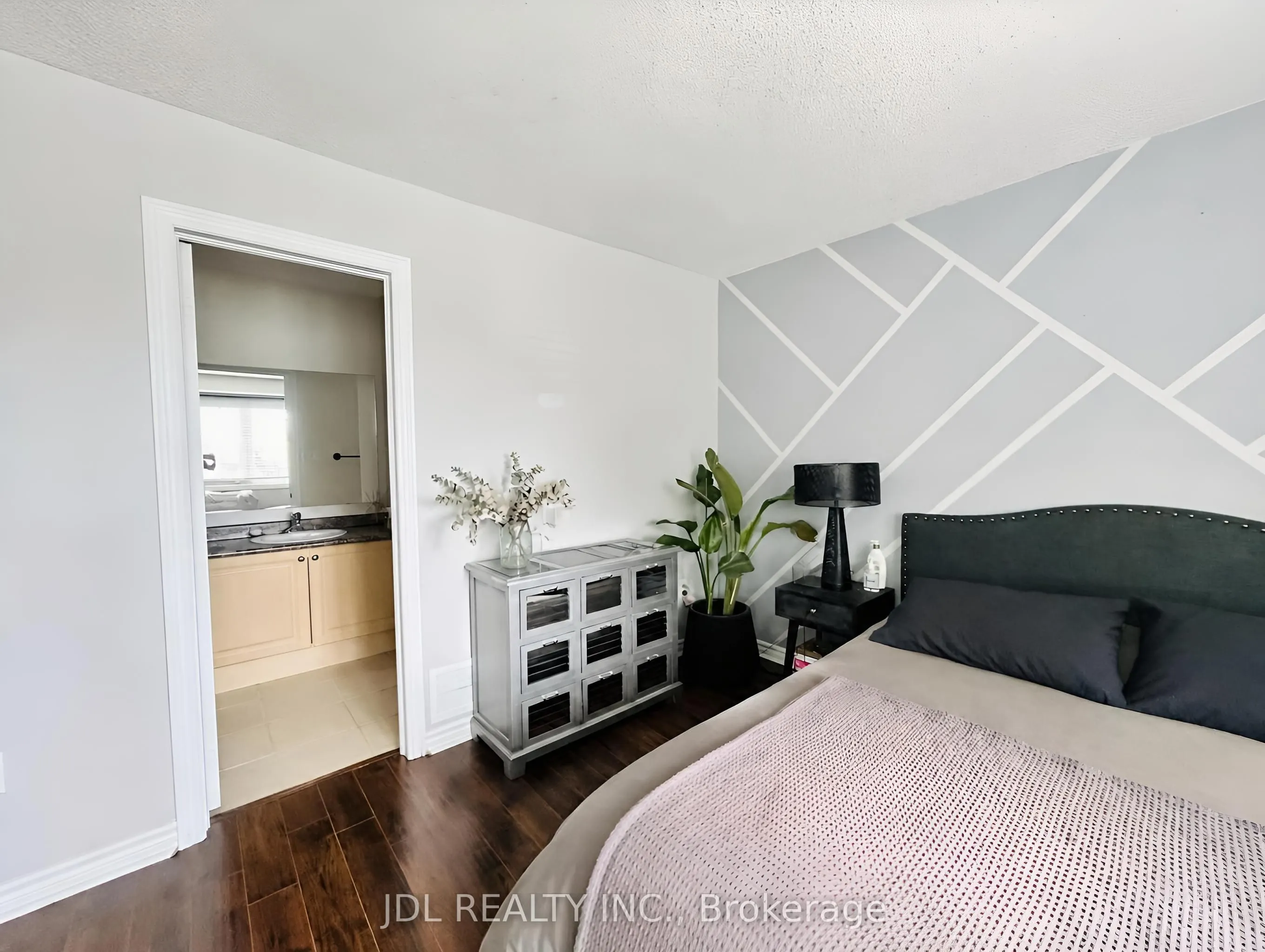 36 Laurelbank Crescent