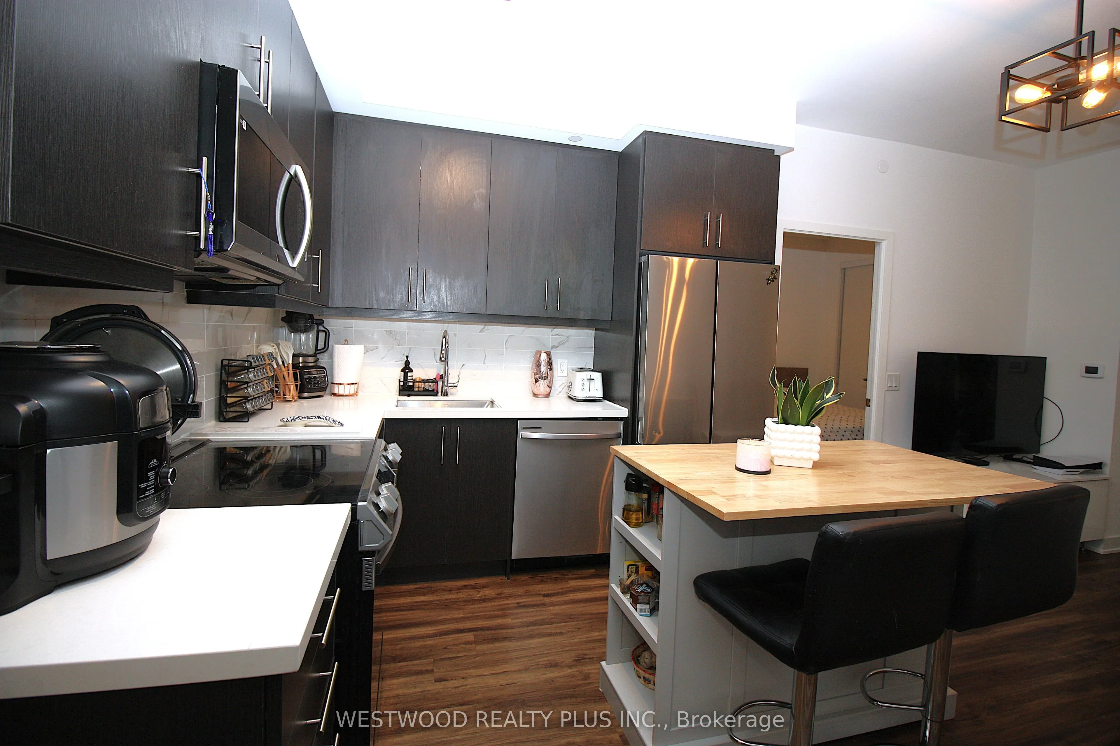 95 Oneida Crescent #LPH04