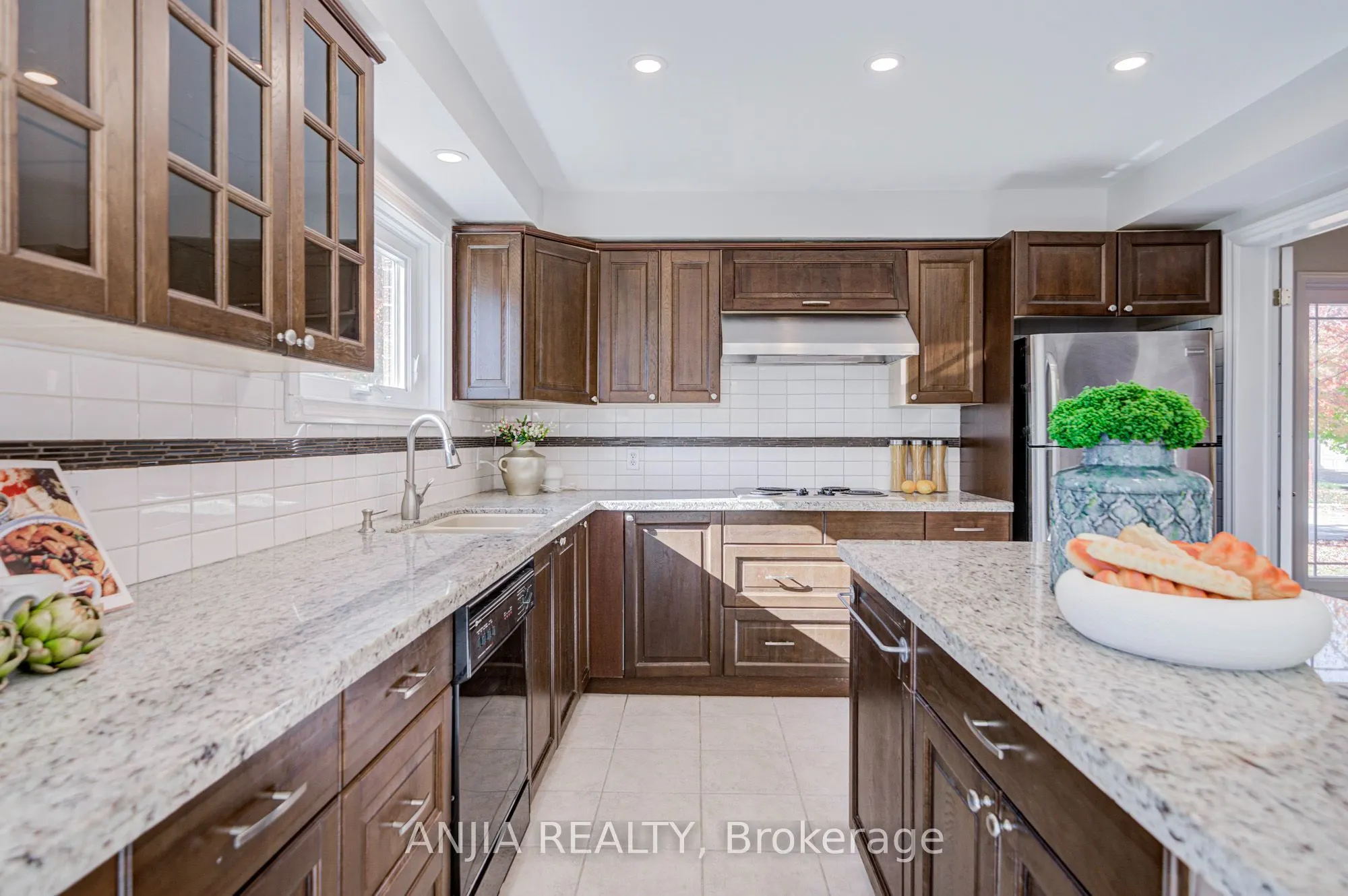 17 Charrington Crescent
