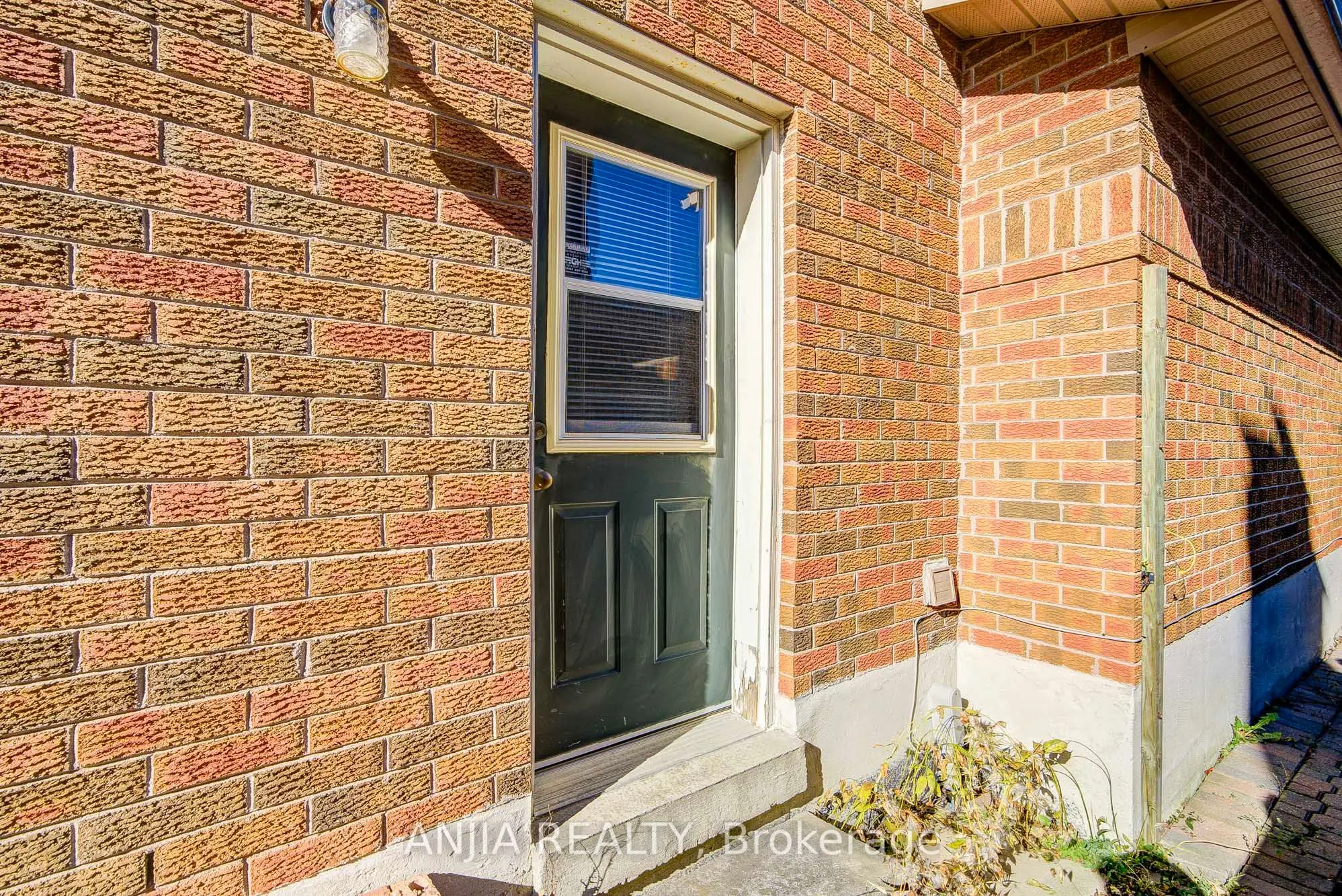 17 Charrington Crescent