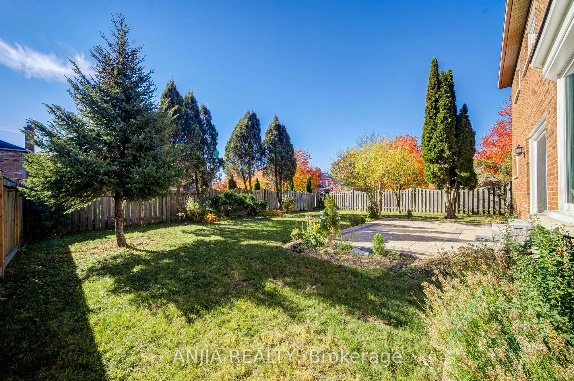 17 Charrington Crescent