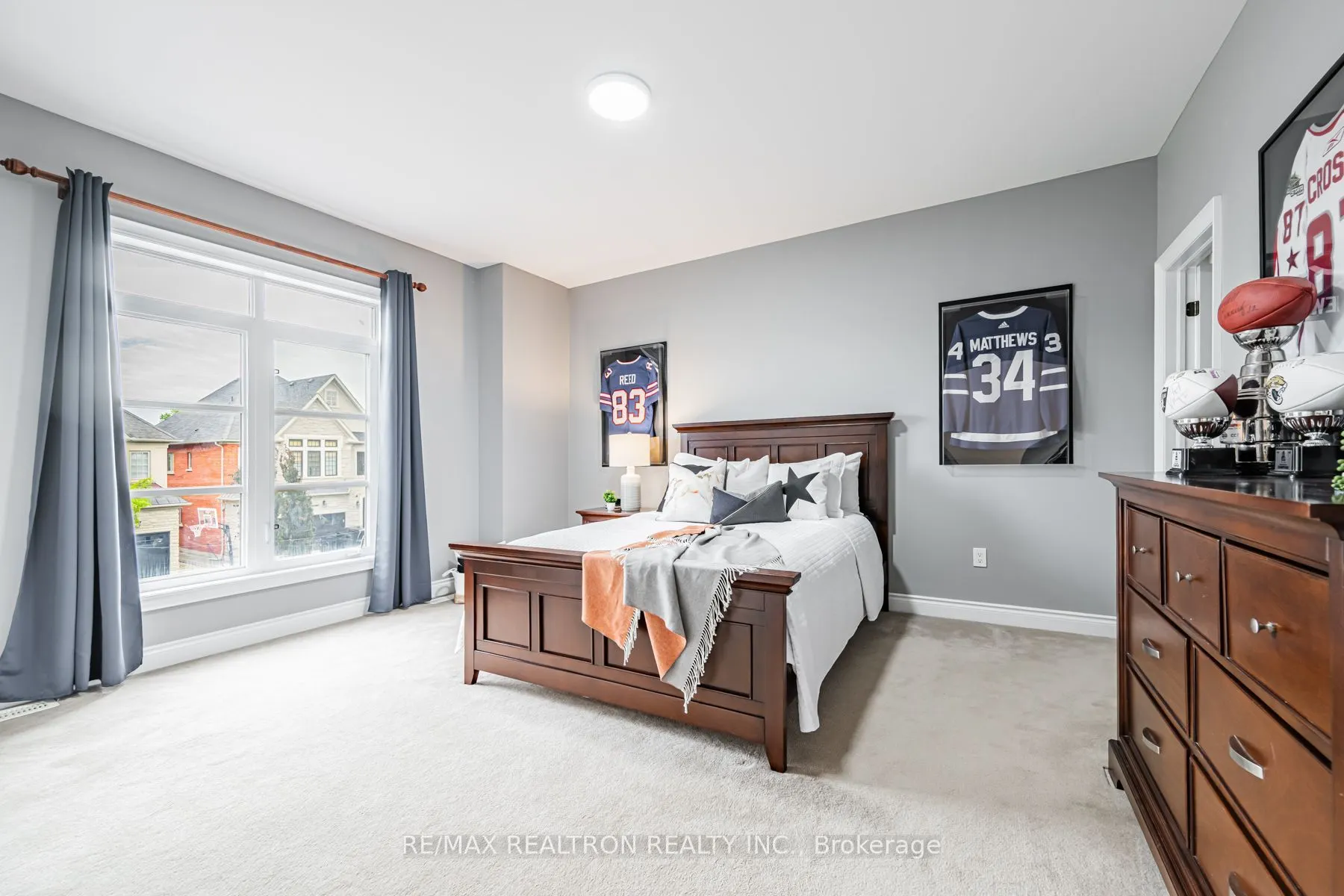 95 Woodvalley Crescent