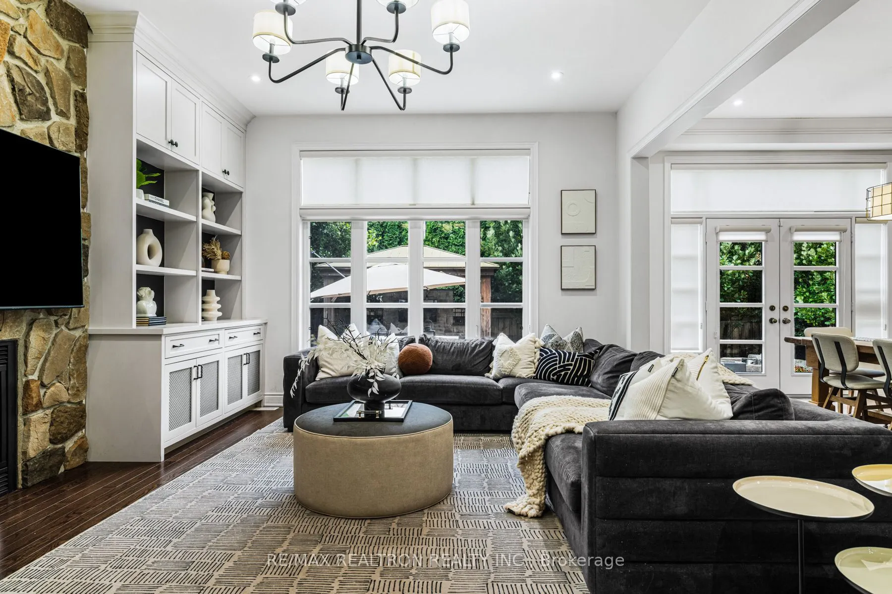 95 Woodvalley Crescent