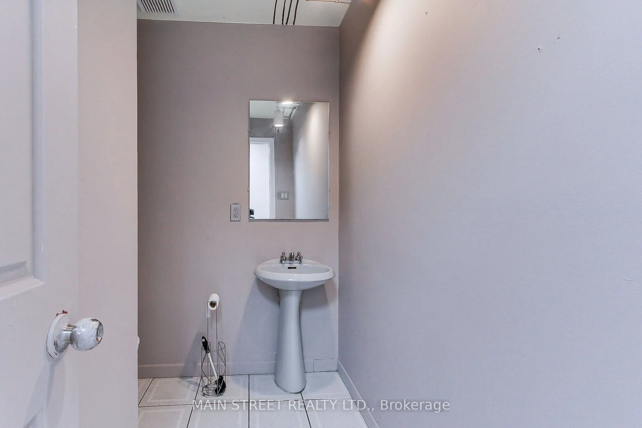 227 Eagle Street #200 (Lower)