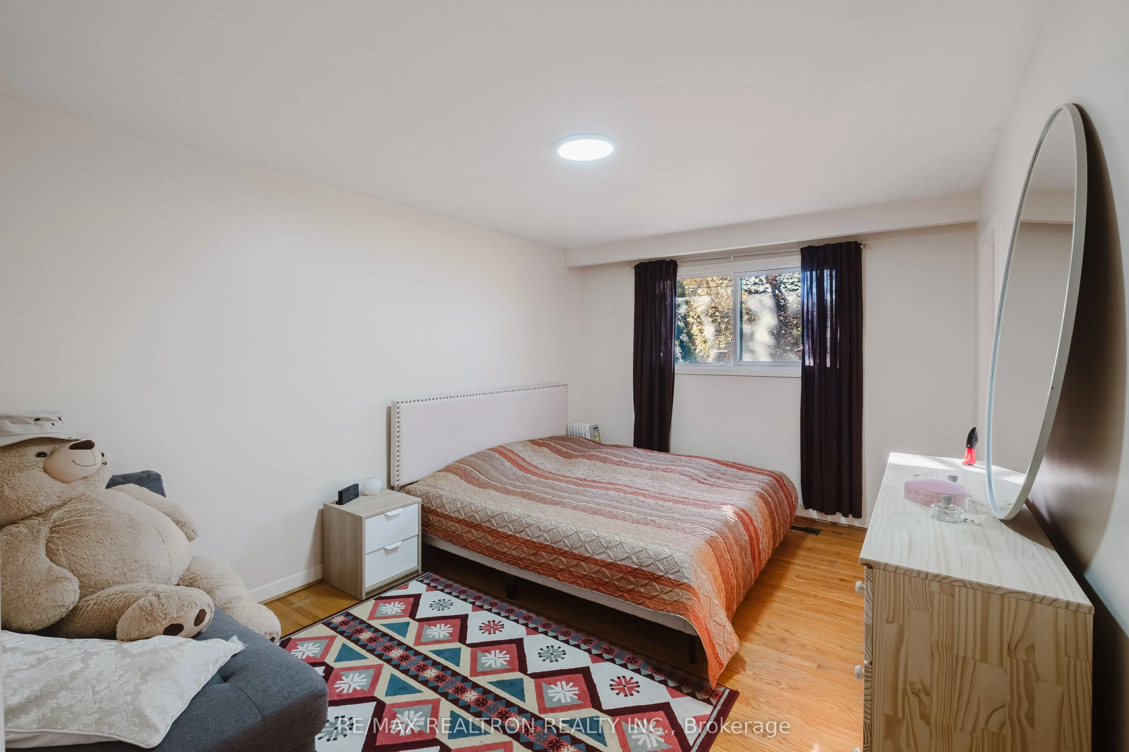 92 Bond Crescent