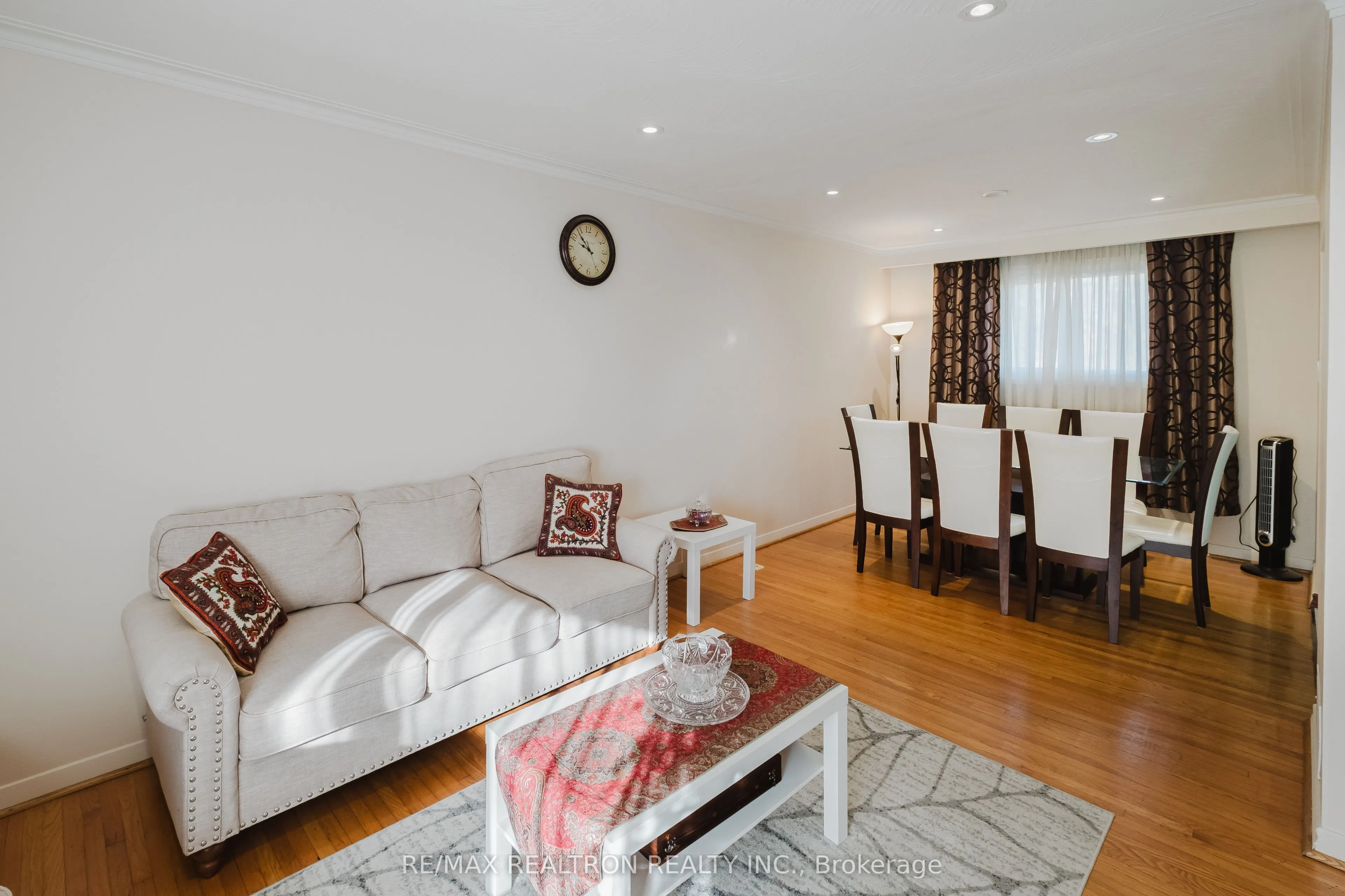 92 Bond Crescent