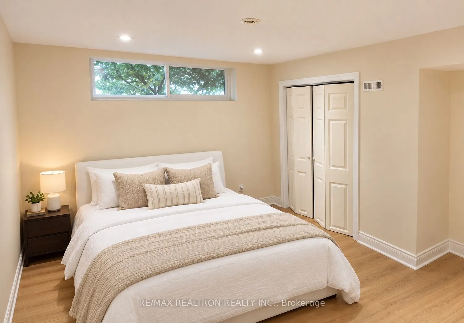 92 Bond Crescent