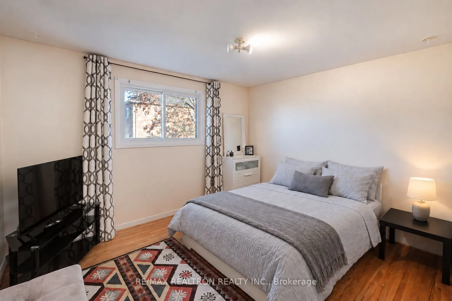 92 Bond Crescent