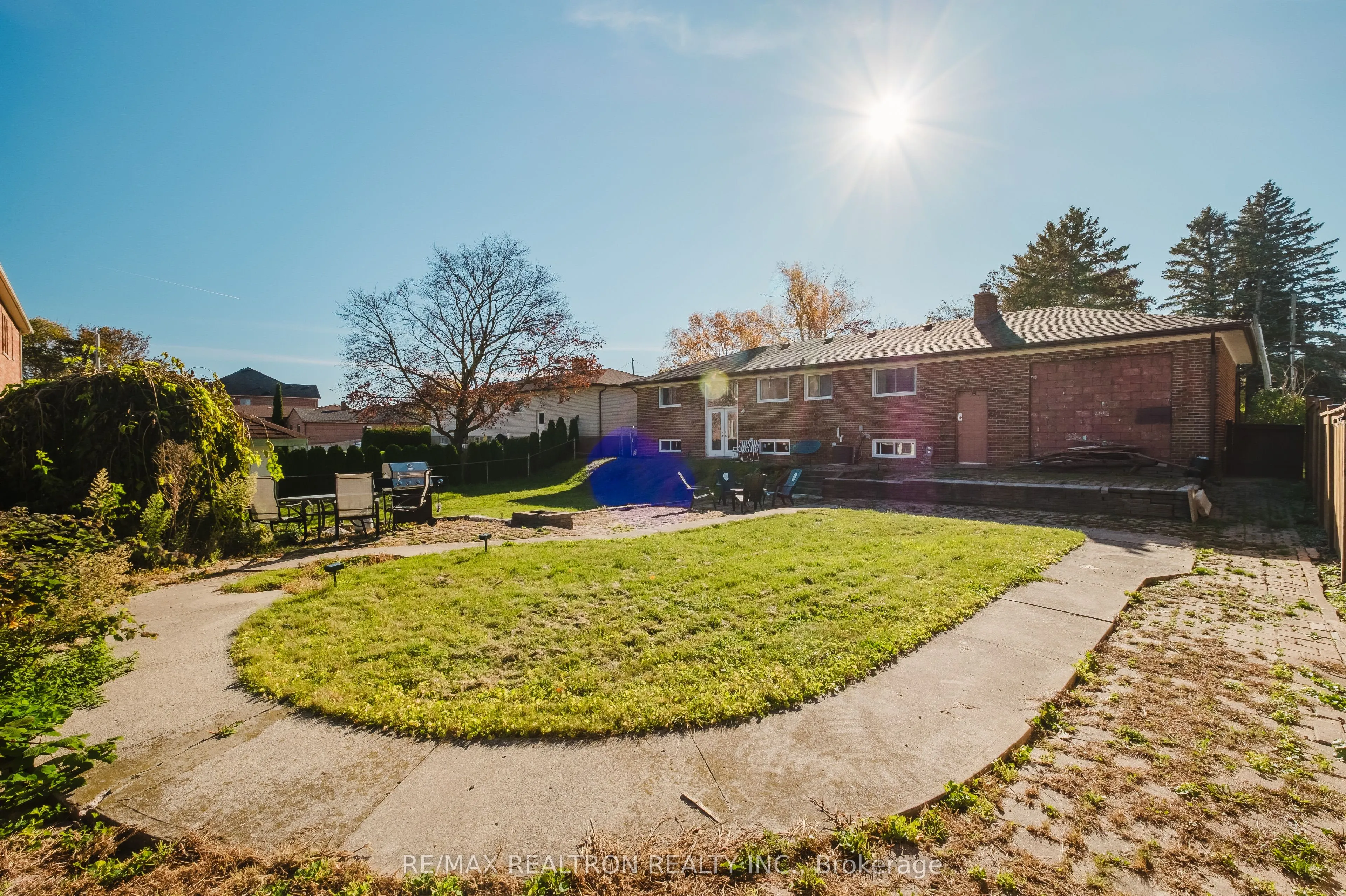 92 Bond Crescent