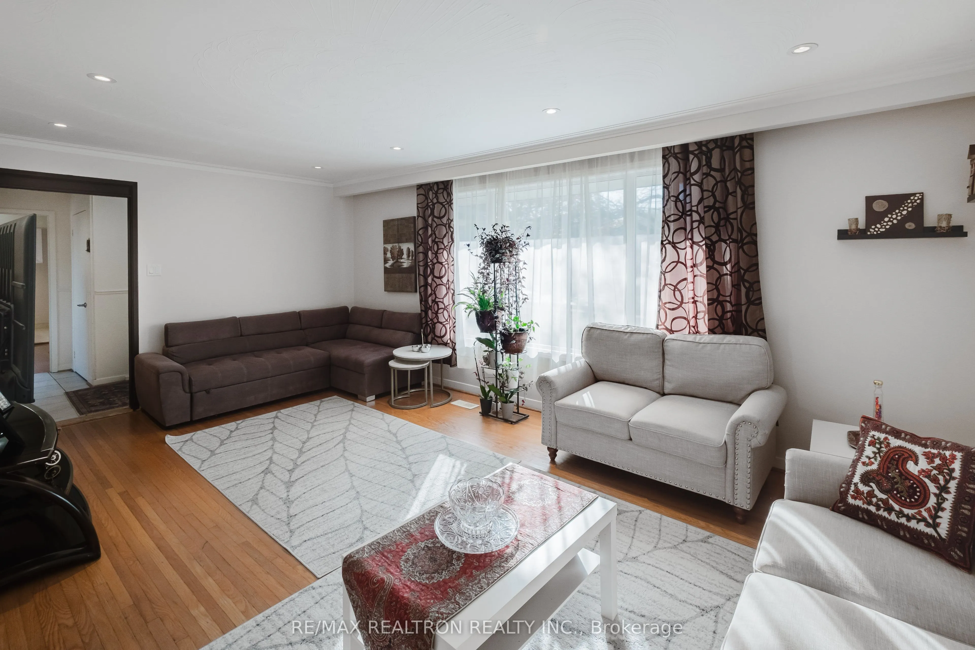 92 Bond Crescent