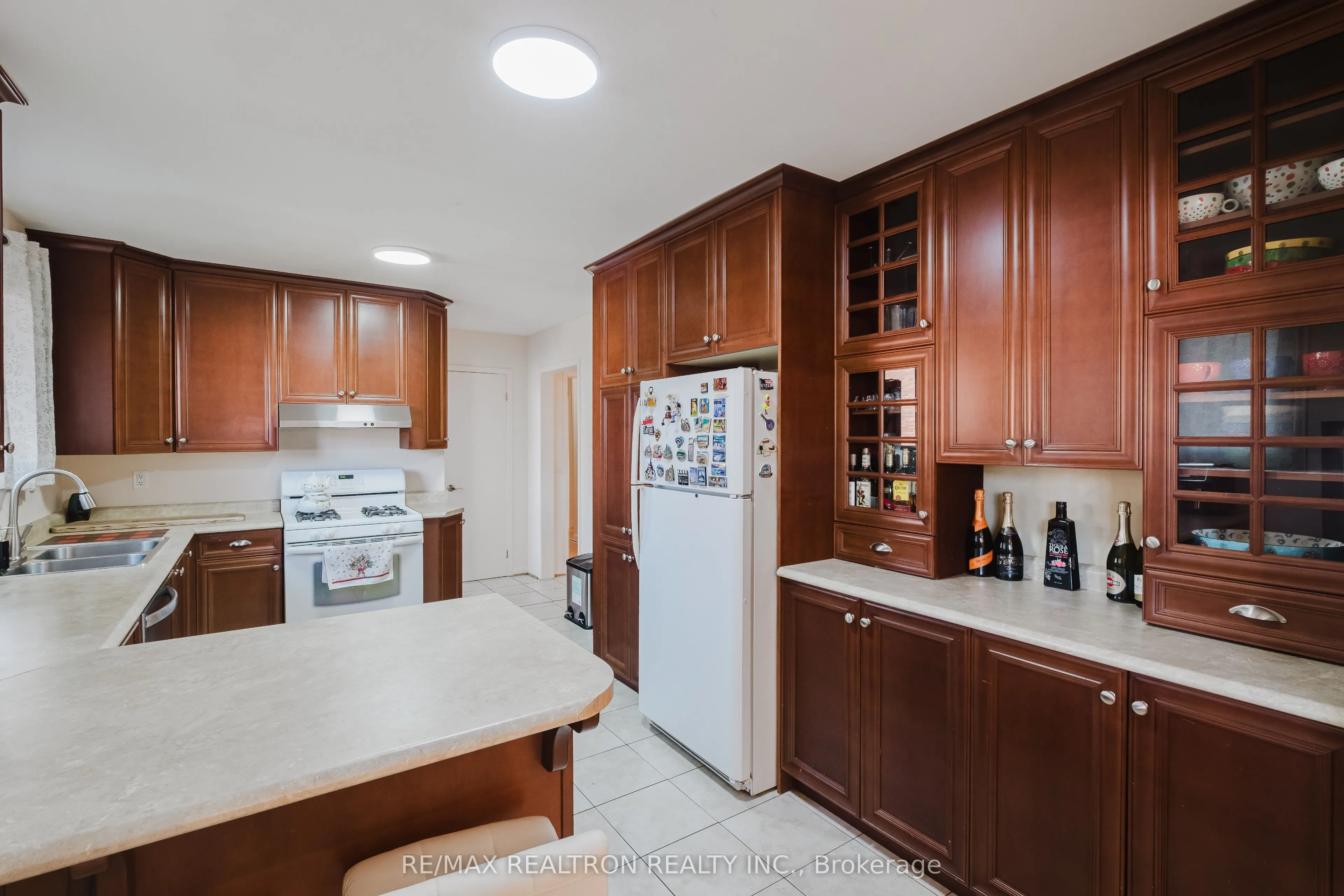 92 Bond Crescent