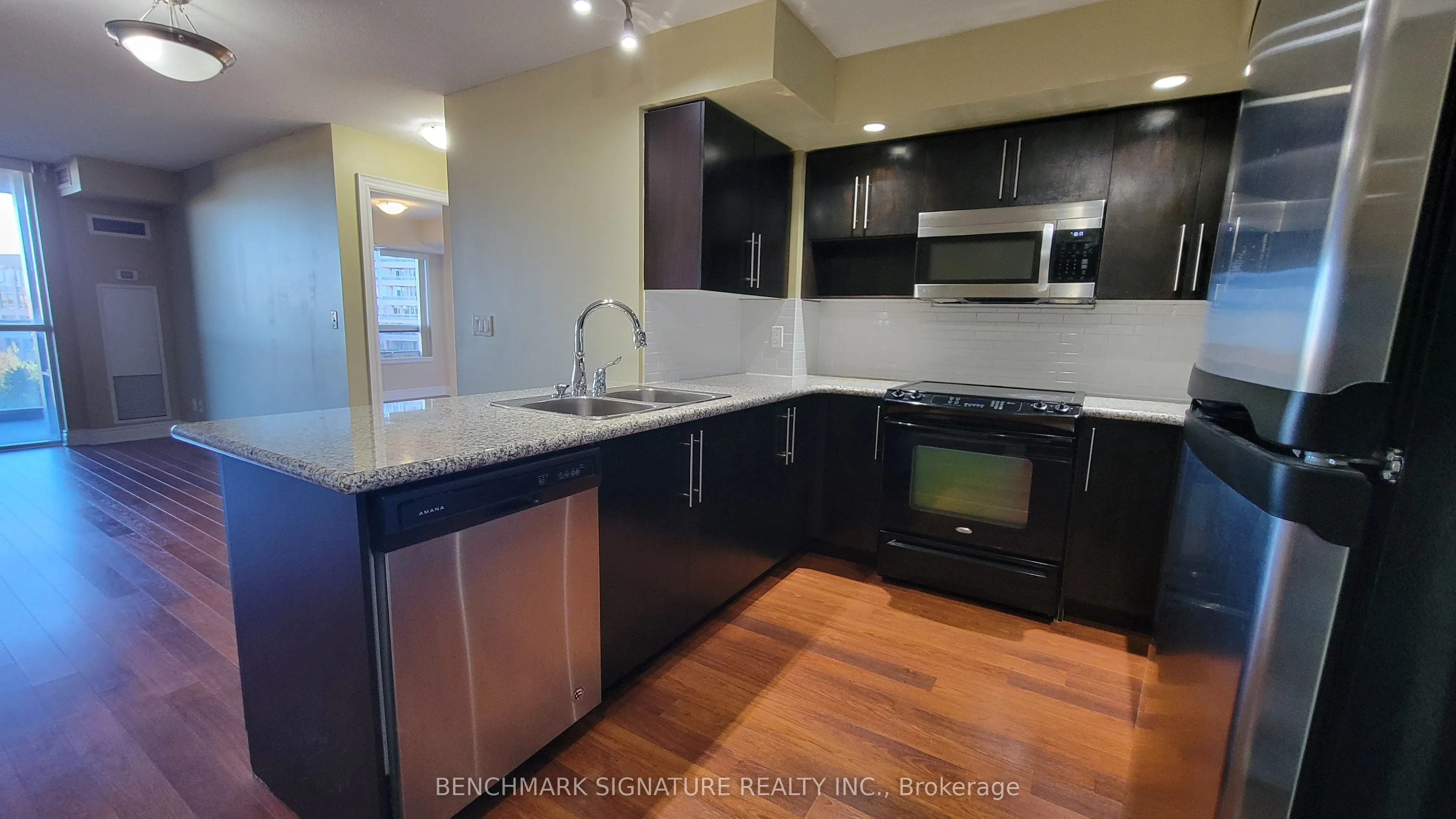 23 Cox Boulevard #887