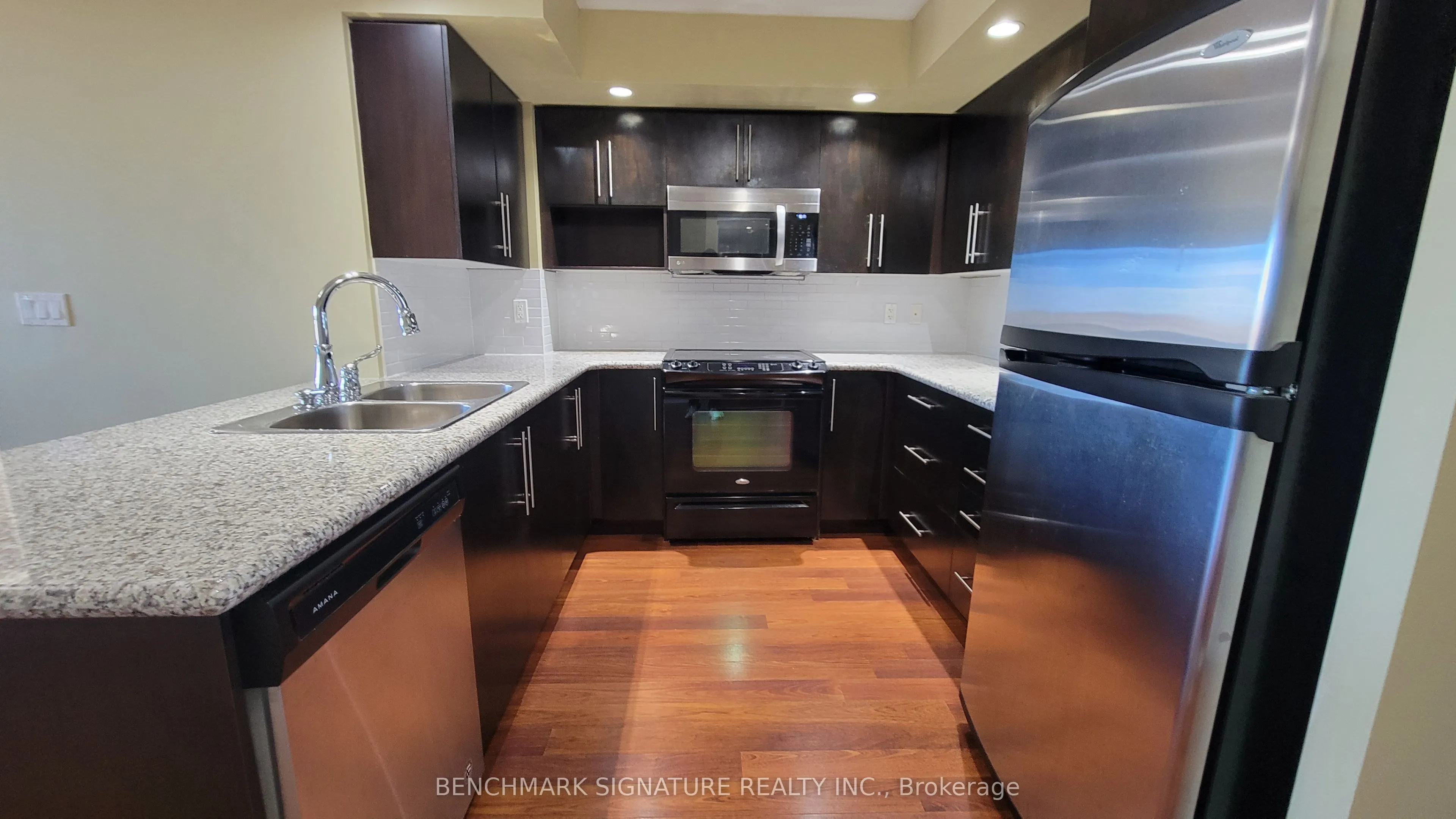 23 Cox Boulevard #887