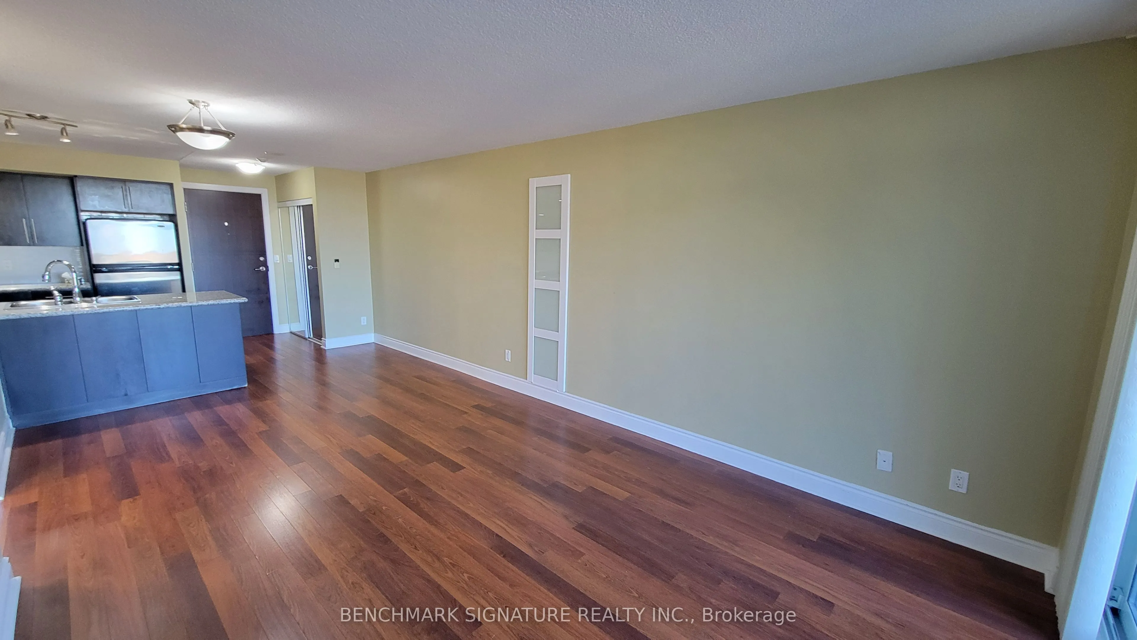 23 Cox Boulevard #887