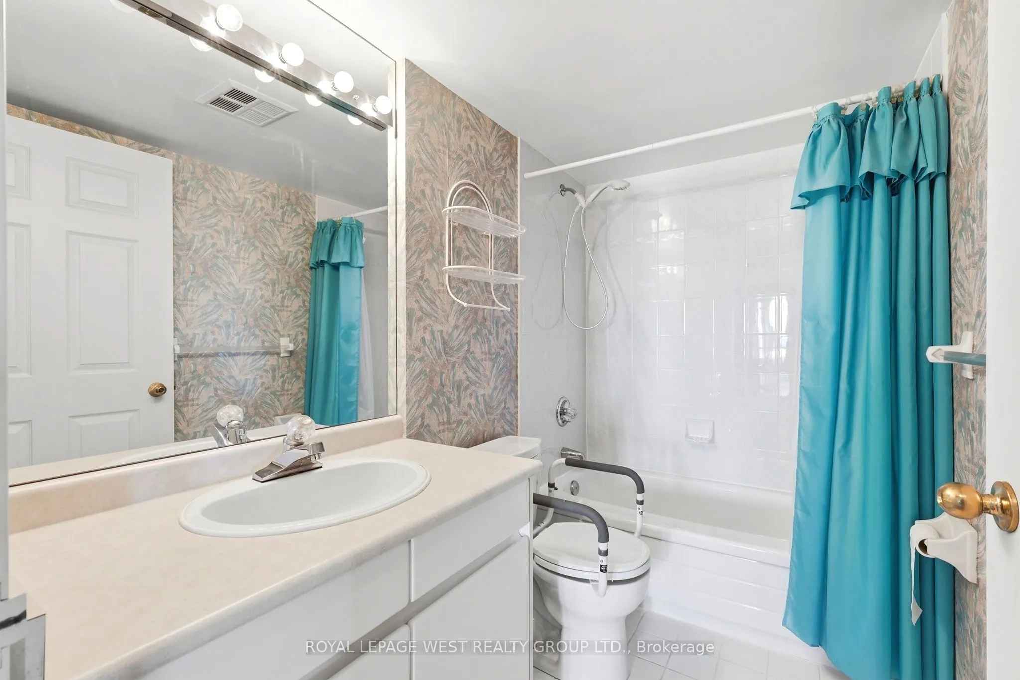 7300 Yonge Street #940