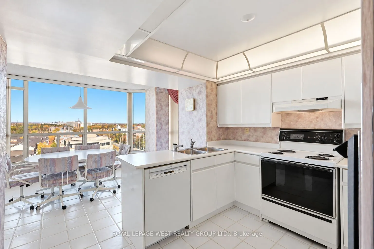 7300 Yonge Street #940