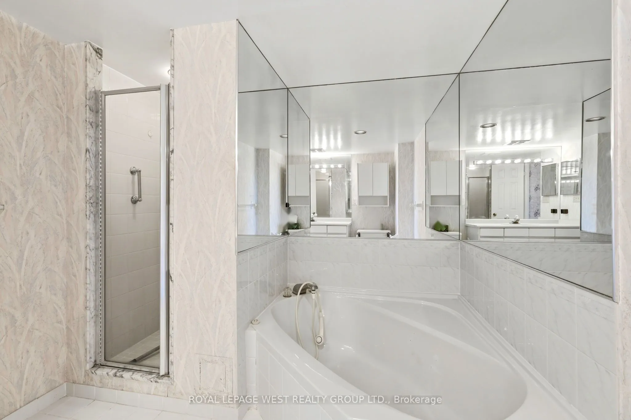7300 Yonge Street #940