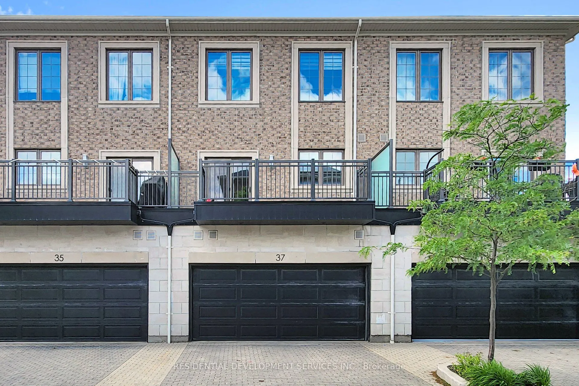 37 Village Parkway #18